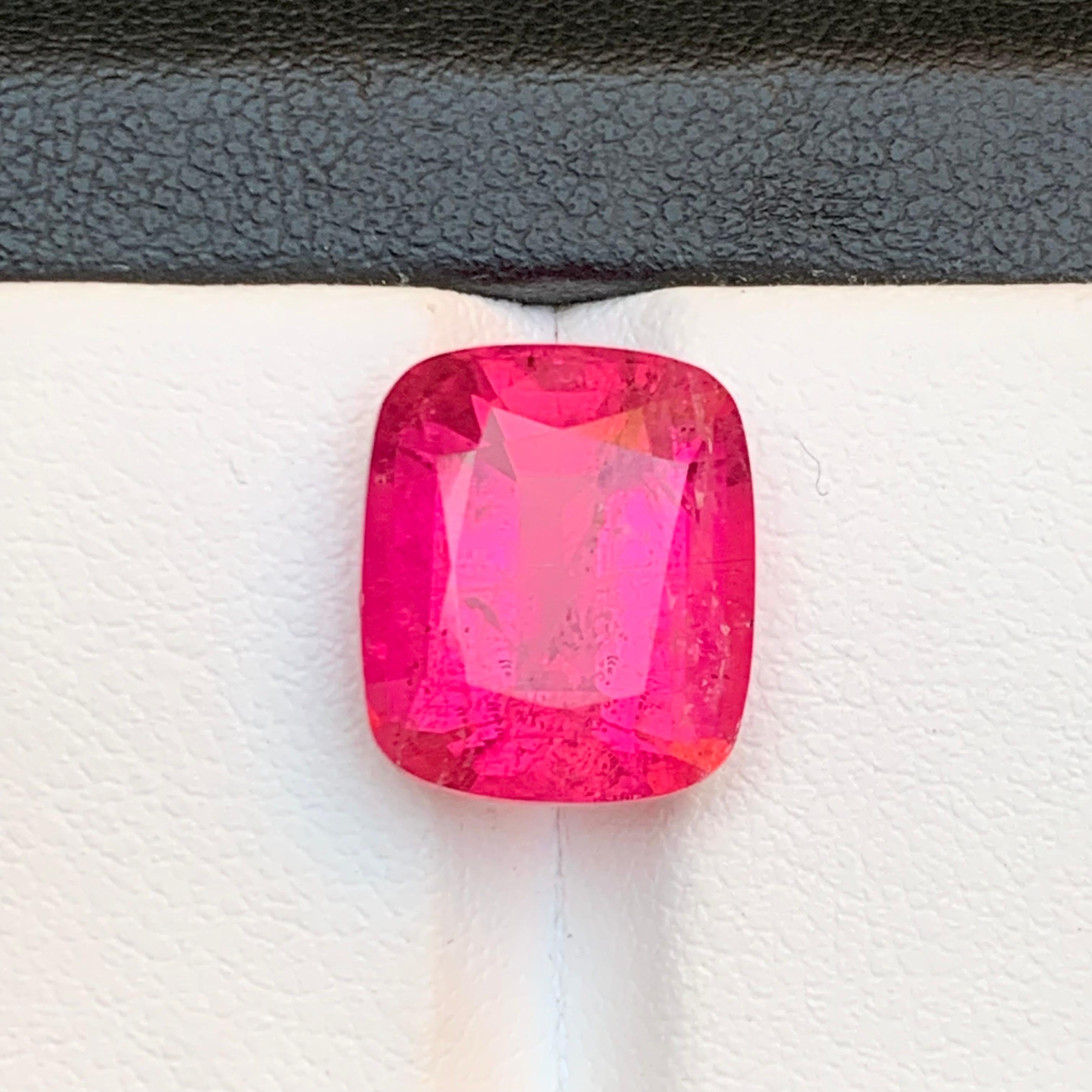Anello con tormalina rubellite naturale rosa rossastra 8.45 carati taglio cuscino in vendita 1
