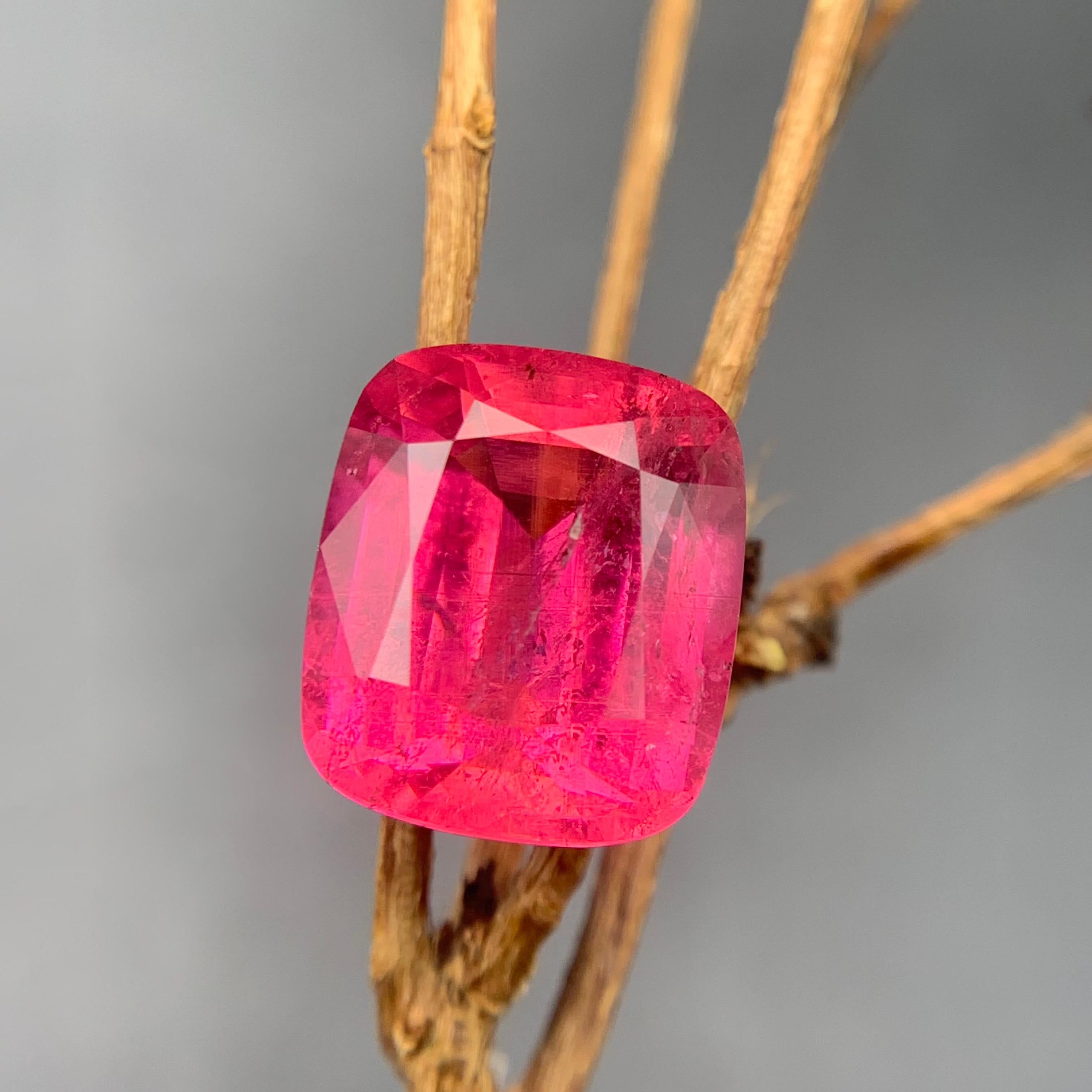 Anello con tormalina rubellite naturale rosa rossastra 8.45 carati taglio cuscino in vendita 2