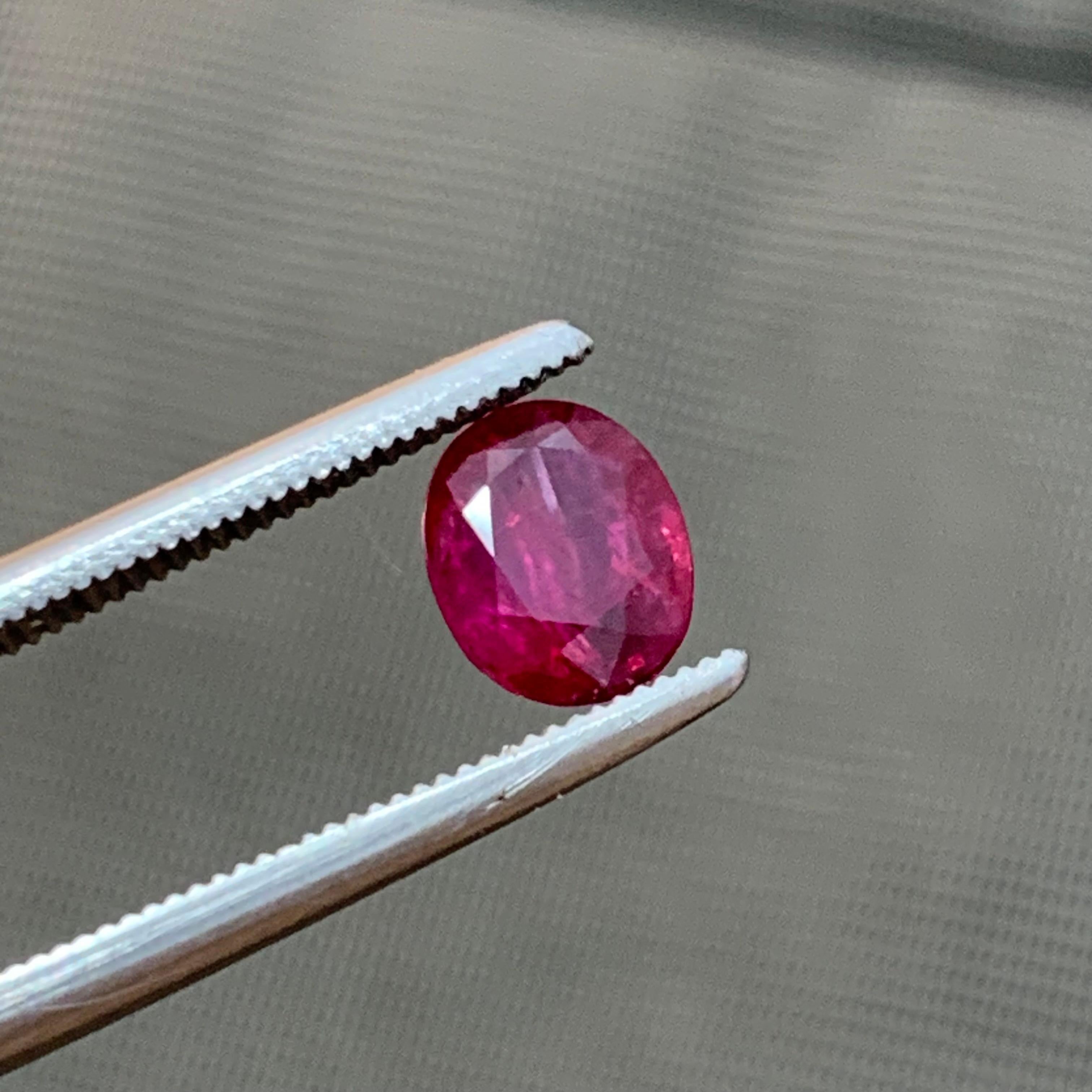 Reddish Pink Natural Ruby Ring Gemstone 1.35 Catat Oval Cushion Cut for Jewelry For Sale 4