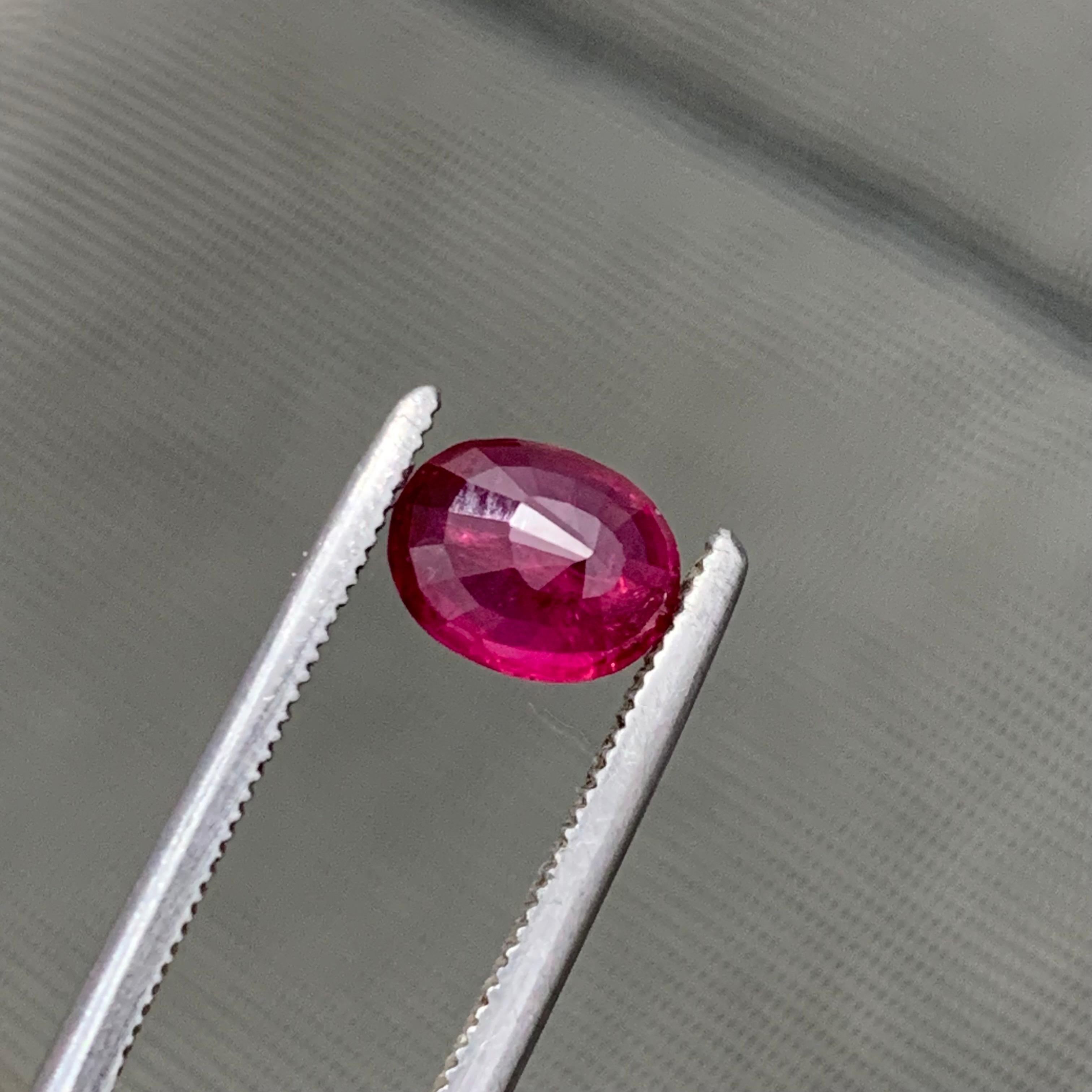 Contemporary Reddish Pink Natural Ruby Ring Gemstone 1.35 Catat Oval Cushion Cut for Jewelry For Sale