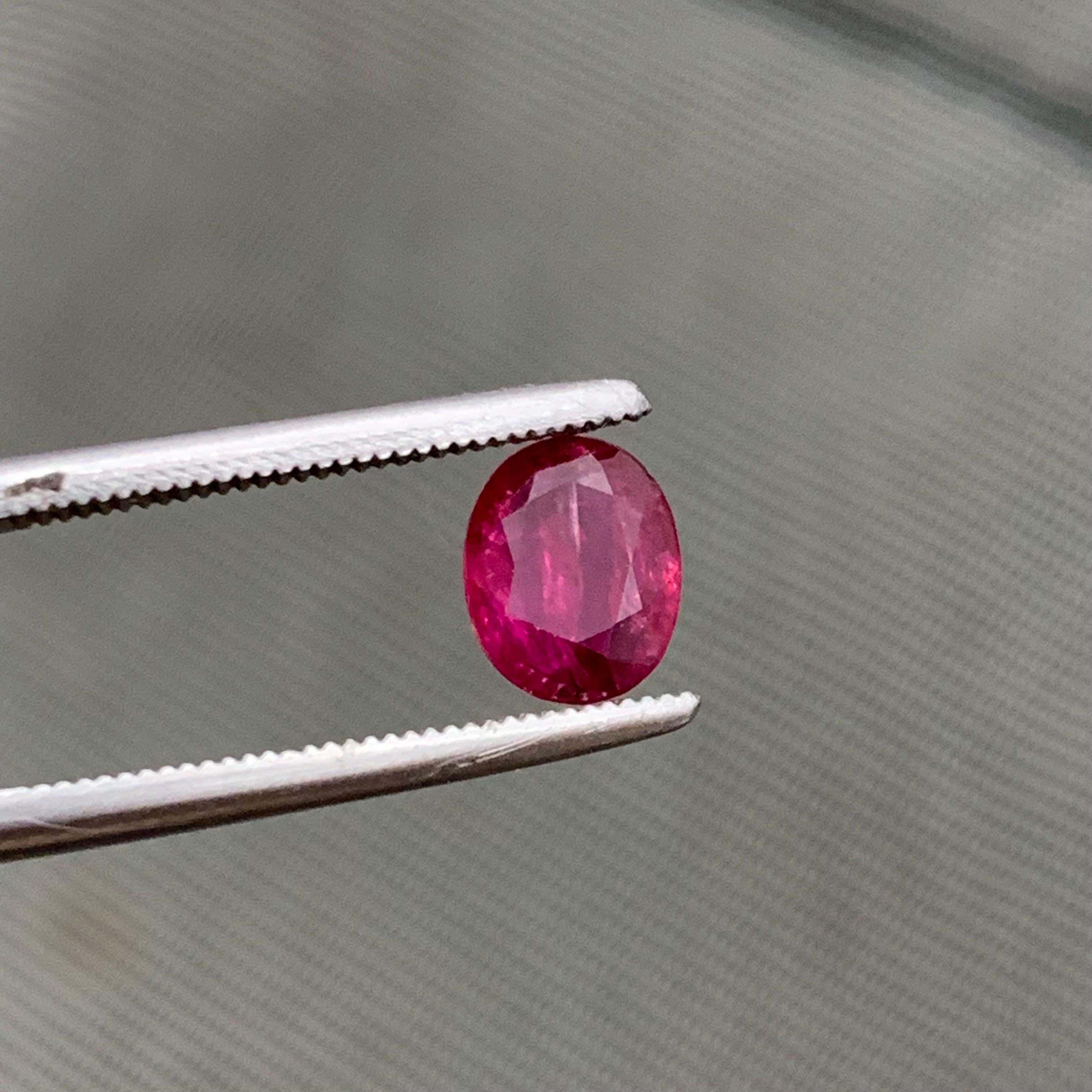 Reddish Pink Natural Ruby Ring Gemstone 1.35 Catat Oval Cushion Cut for Jewelry In New Condition For Sale In Peshawar, PK