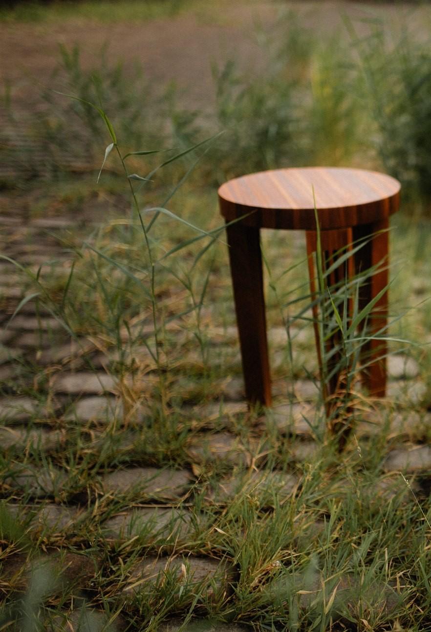 Redemption round stool by Albert Potgieter Designs
Dimensions: H 45 x W 40 cm
Materials: Walnut and mahogony wood

“Look and Feel designs”, this is the Tagline and the way of designing of Albert Potgieter. Albert was a qualified Physiotherapist in