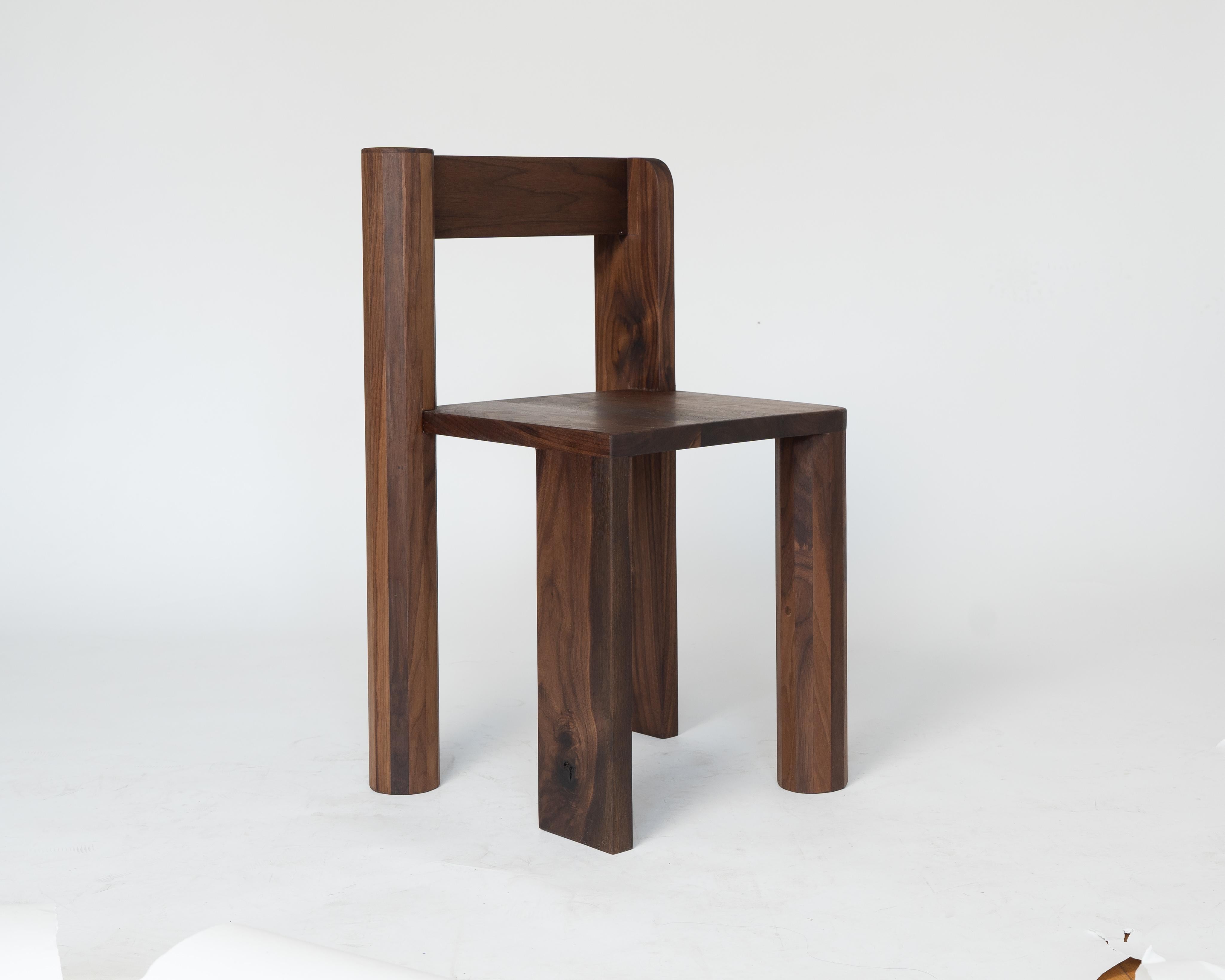 Redline Design Stuhl im Zustand „Neu“ im Angebot in Toronto, CA