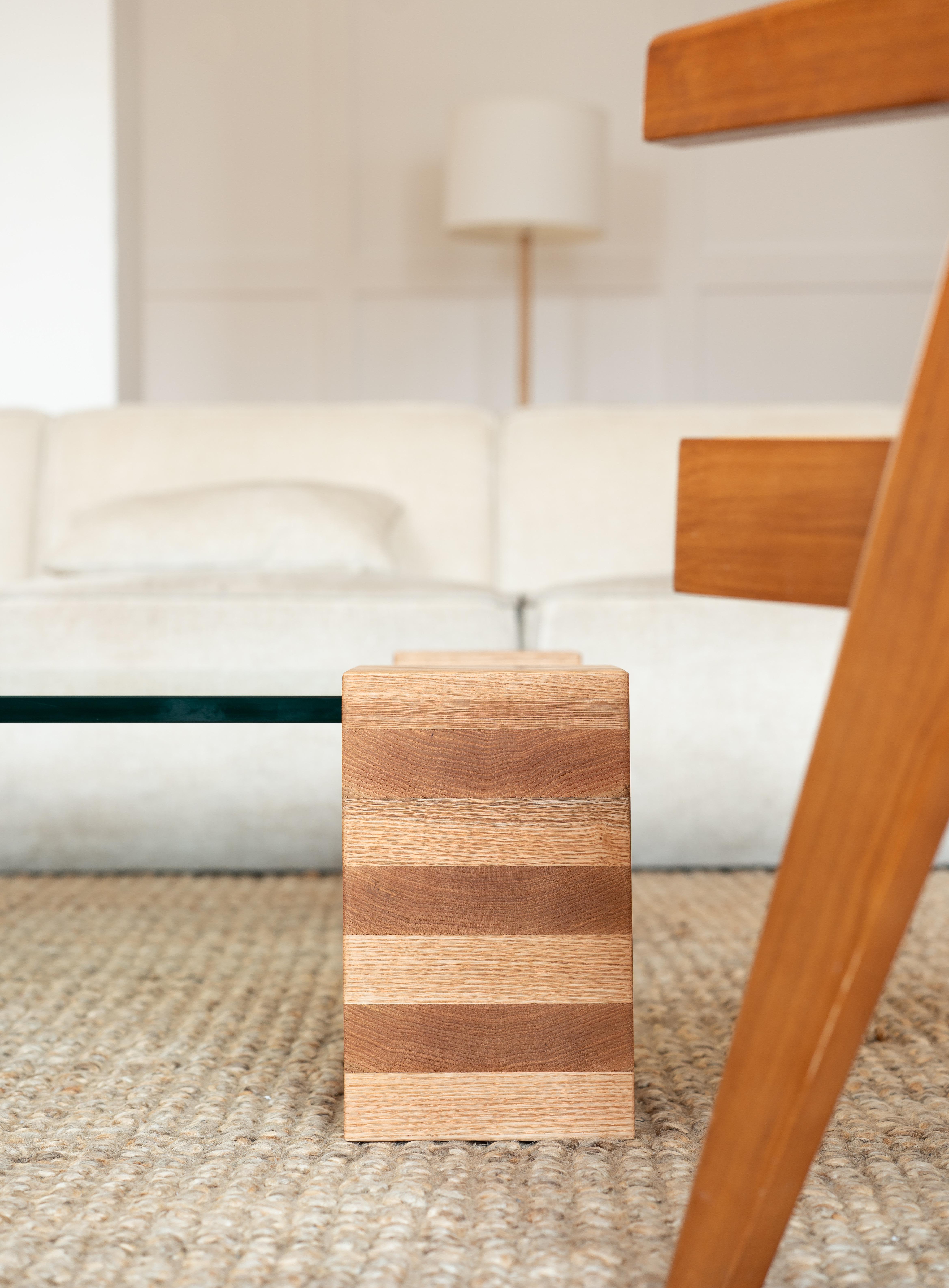Mesa baja de diseño Redline de roble y cristal Canadiense en venta