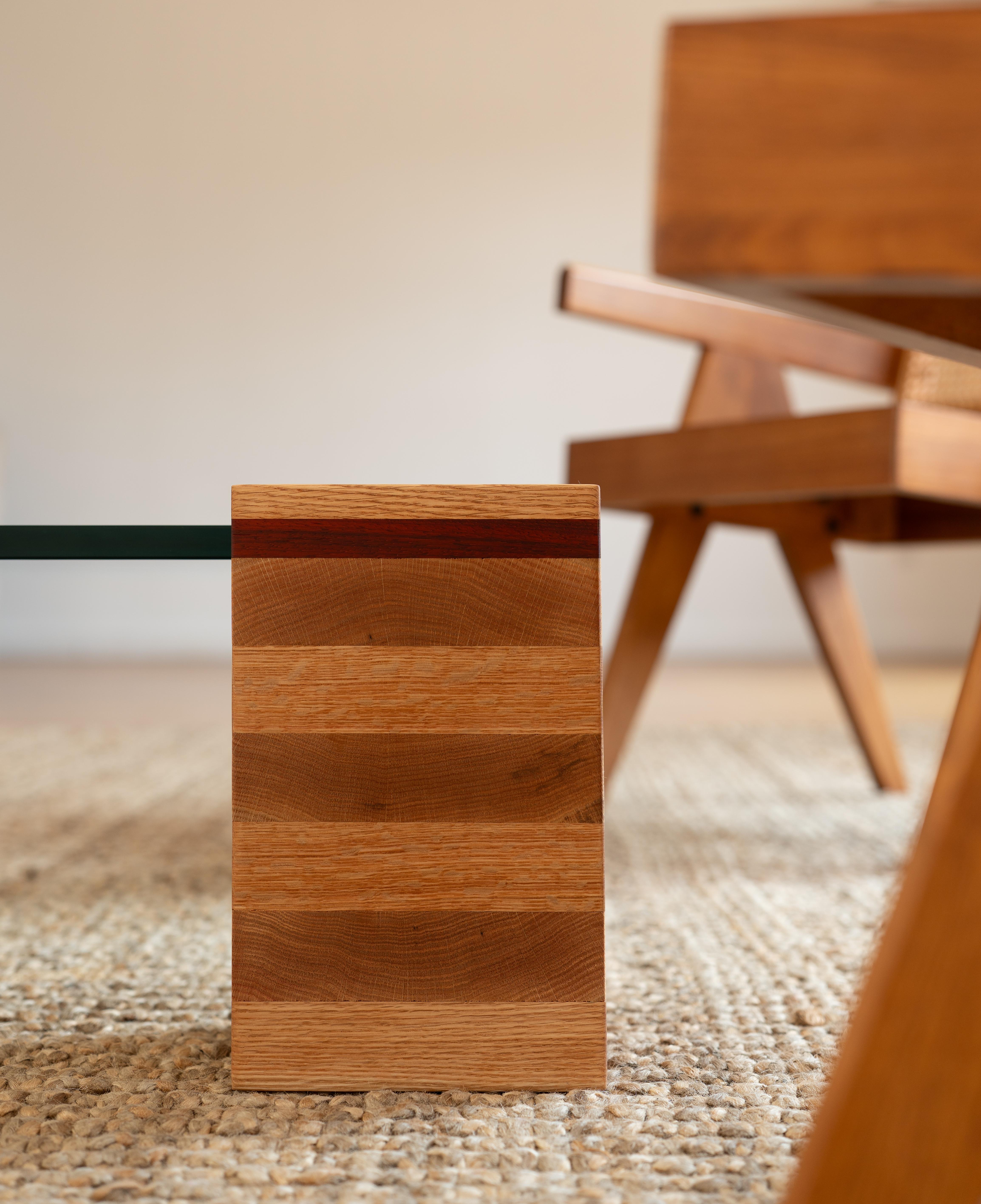 Mesa baja de diseño Redline de roble y cristal Vidrio en venta