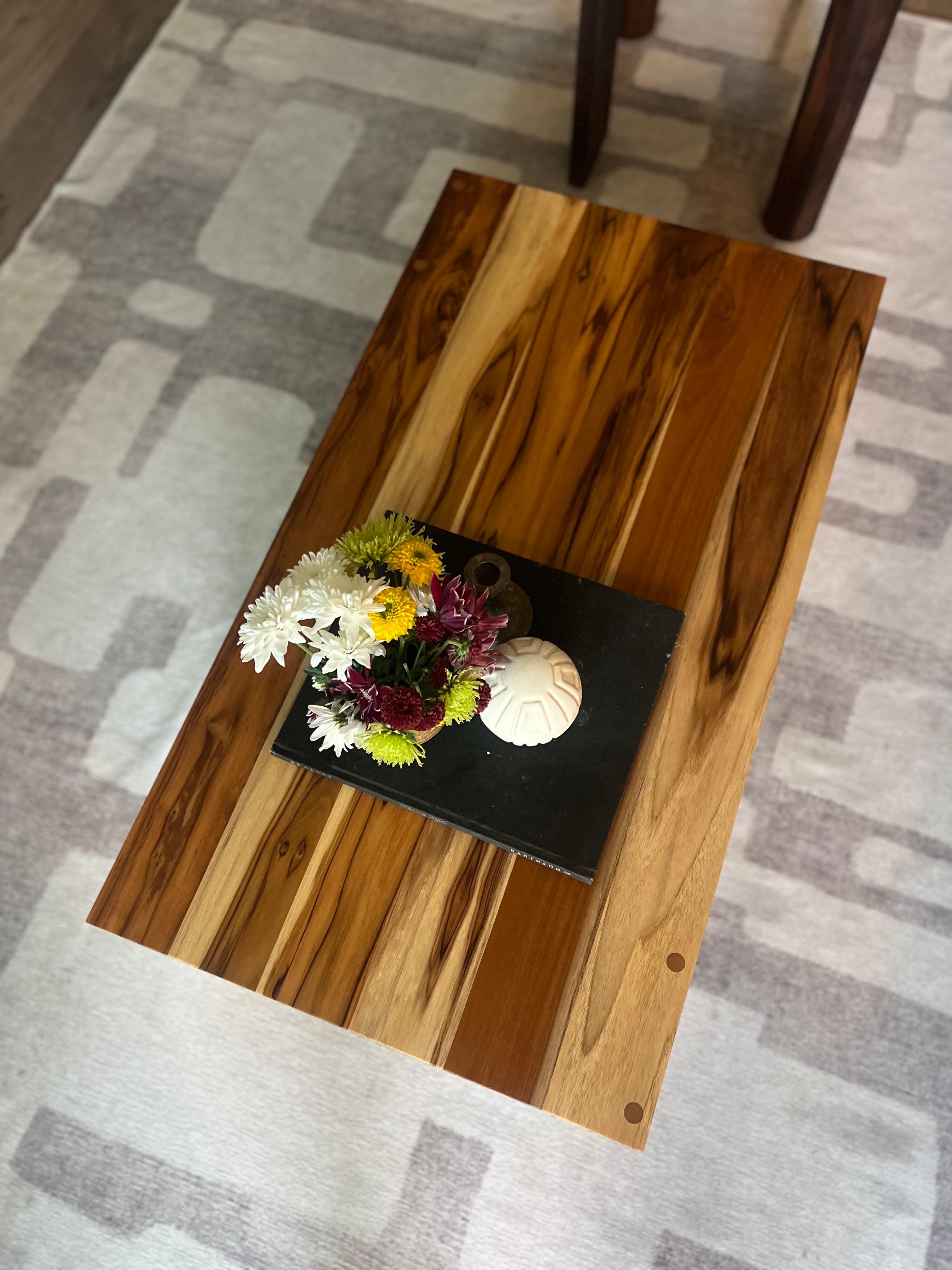 Mesa baja de teca de diseño Redline Carpintería en venta