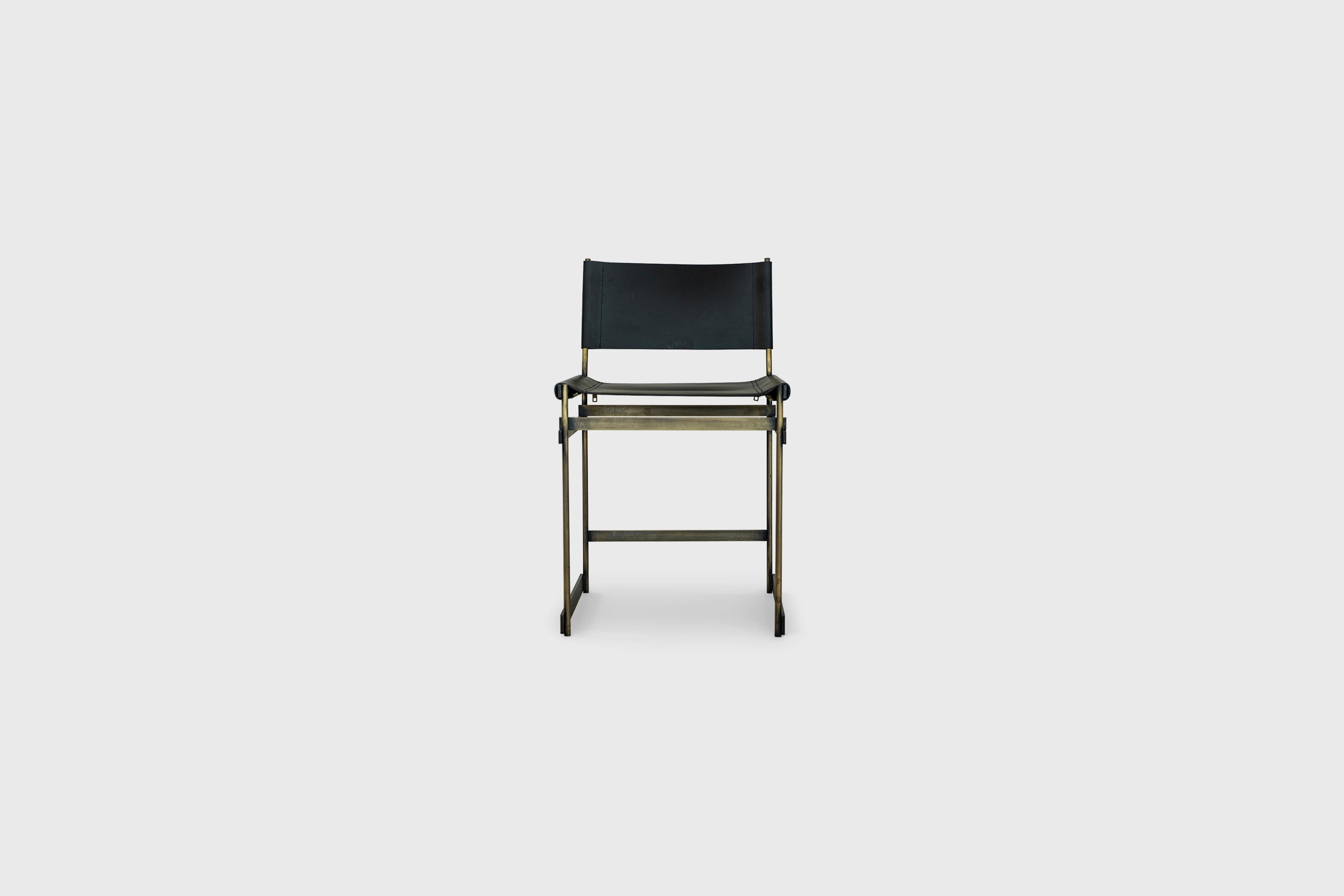 Chaise de salle à manger en cuir Redo par Atra Design
Dimensions : D 51 x L 44,3 x H 79,6 cm
Matériaux : cuir, acier pavonado bronze.

Design/One
Nous sommes Atra, une marque de mobilier produite par Atra form, un site de production haut de gamme