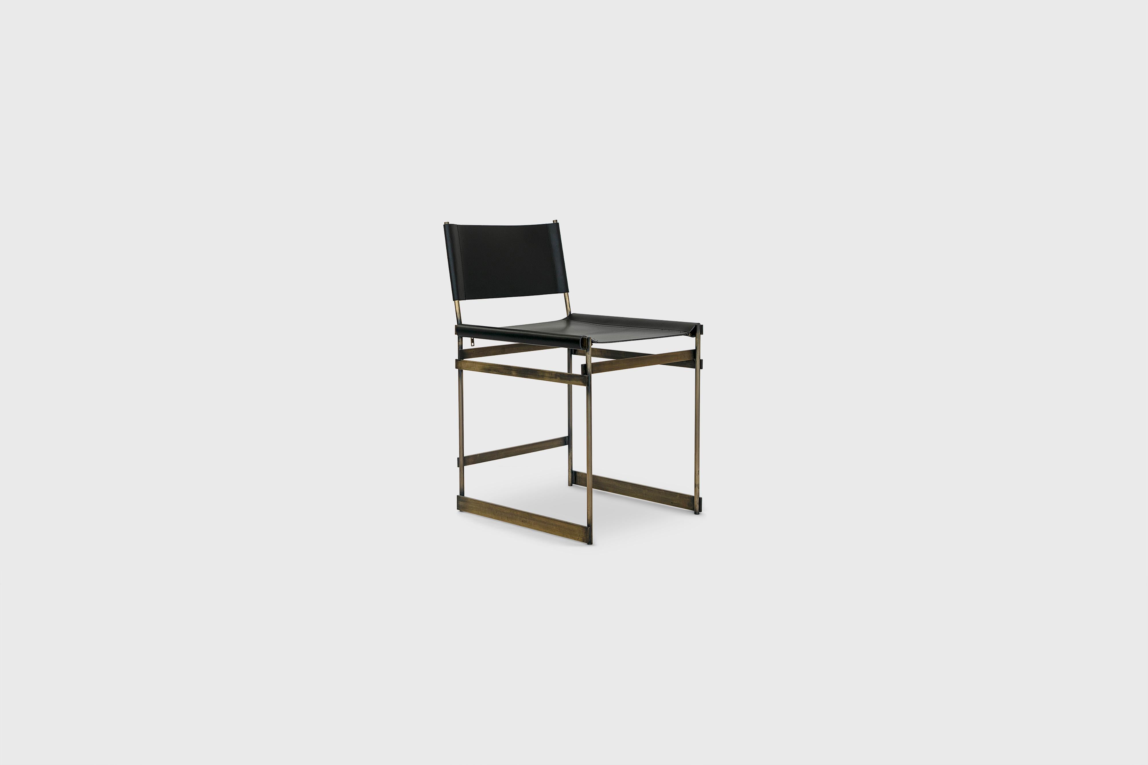 Postmoderne Chaise de salle à manger en cuir Redo par Atra Design en vente
