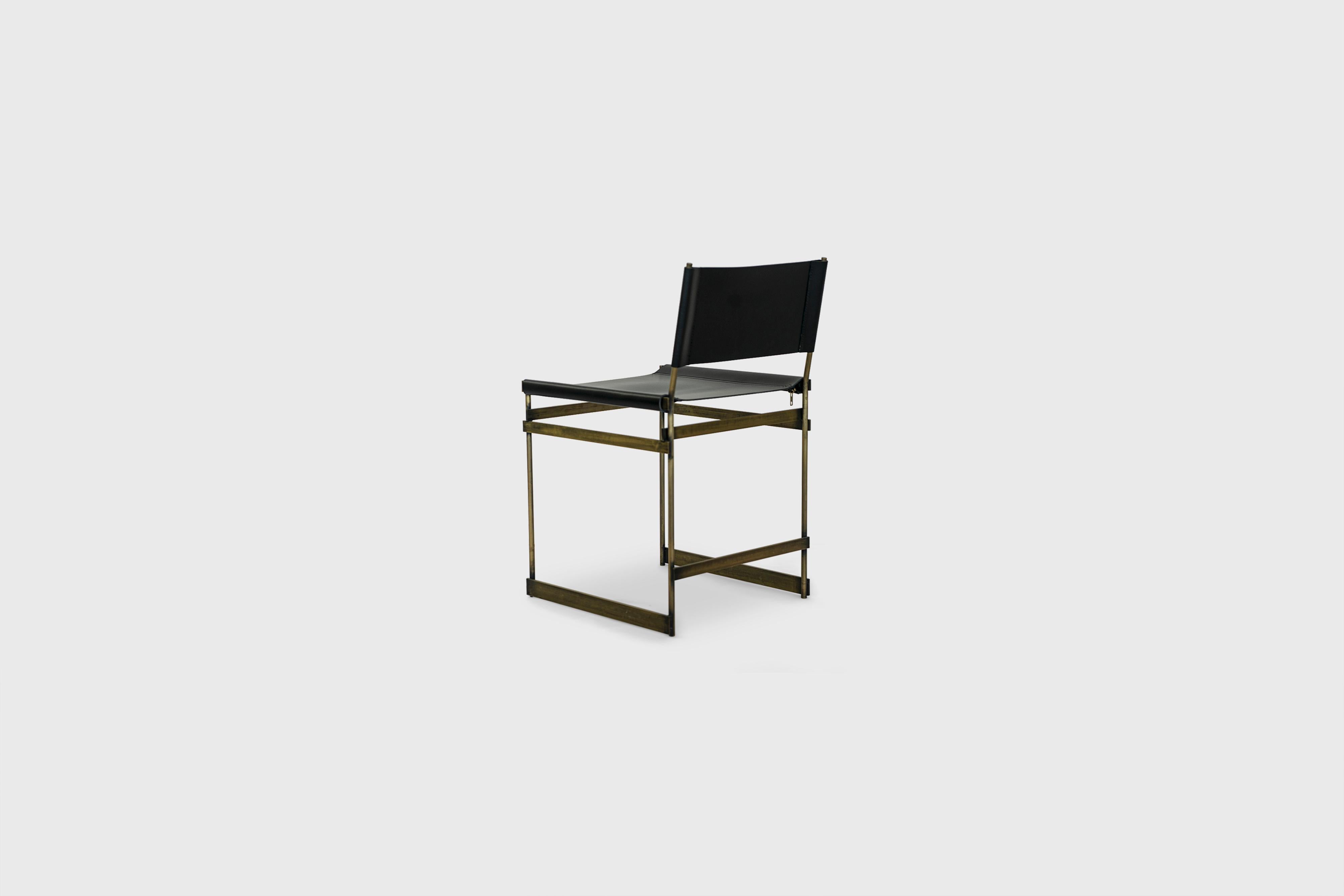 XXIe siècle et contemporain Chaise de salle à manger en cuir Redo par Atra Design en vente