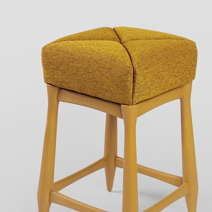 Redova Stool in Lacquered Wood For Sale 3