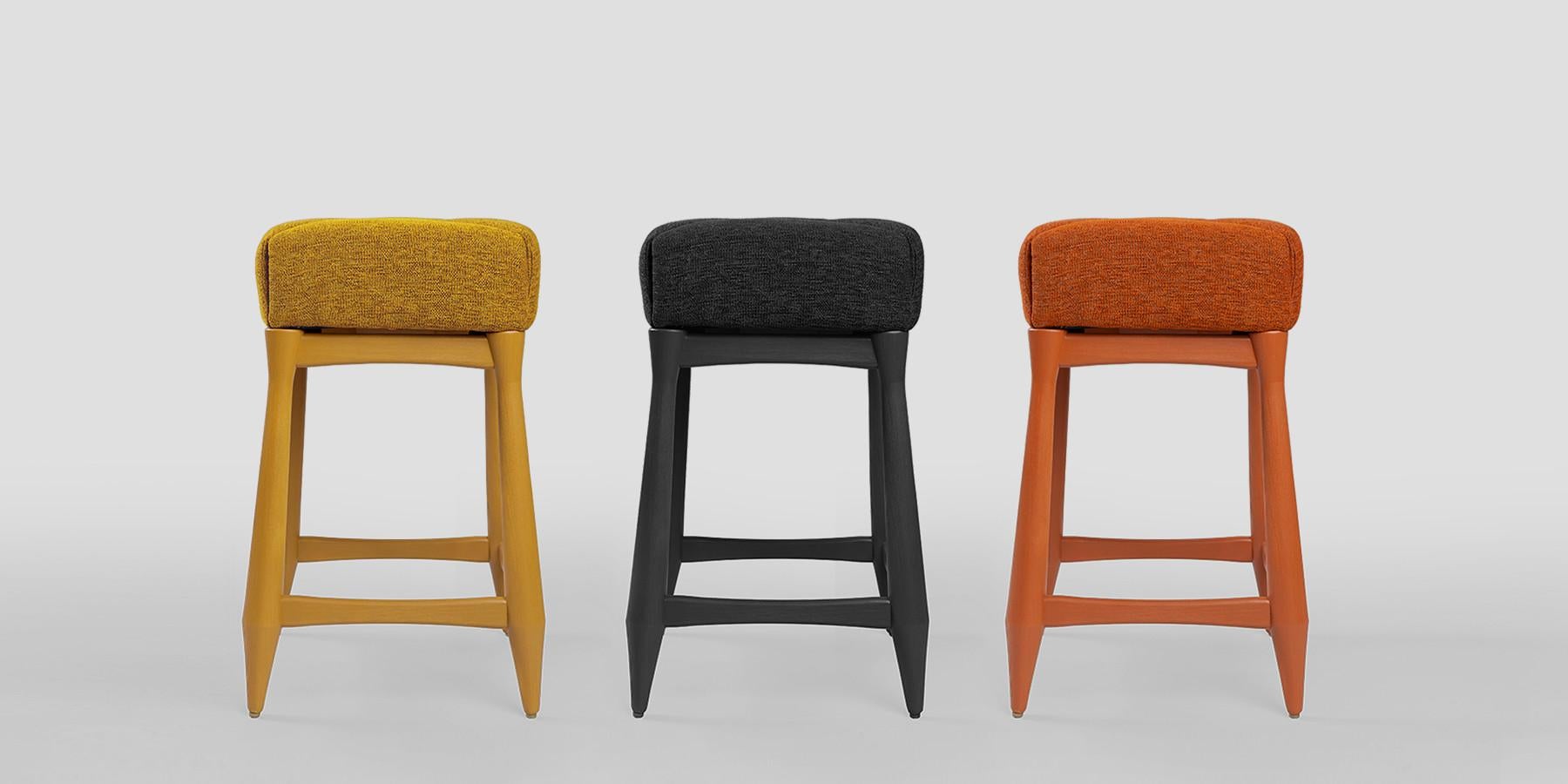 Redova Stool in Lacquered Wood For Sale 1