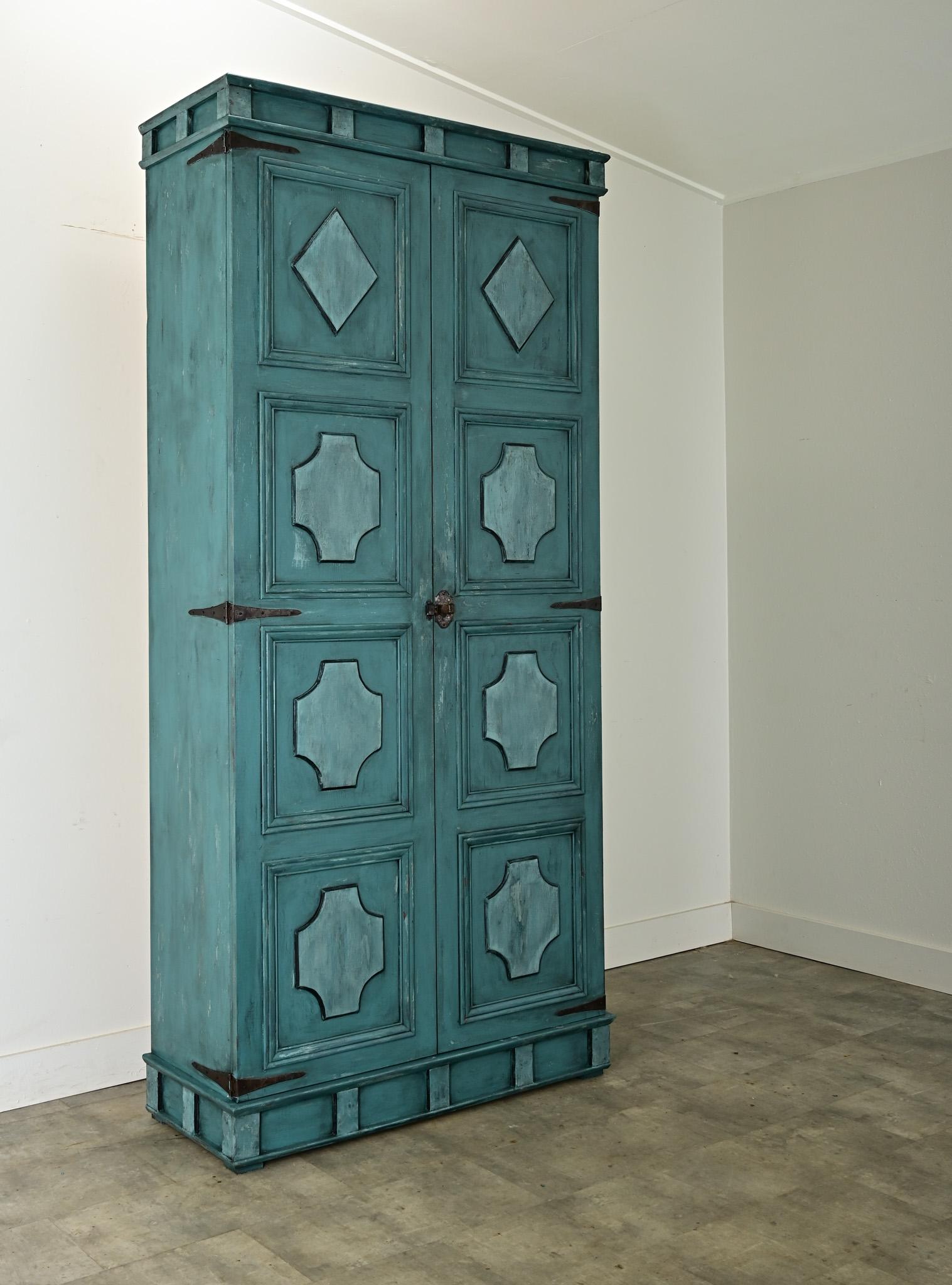 Sculpté Armoire peinte par Redproduction