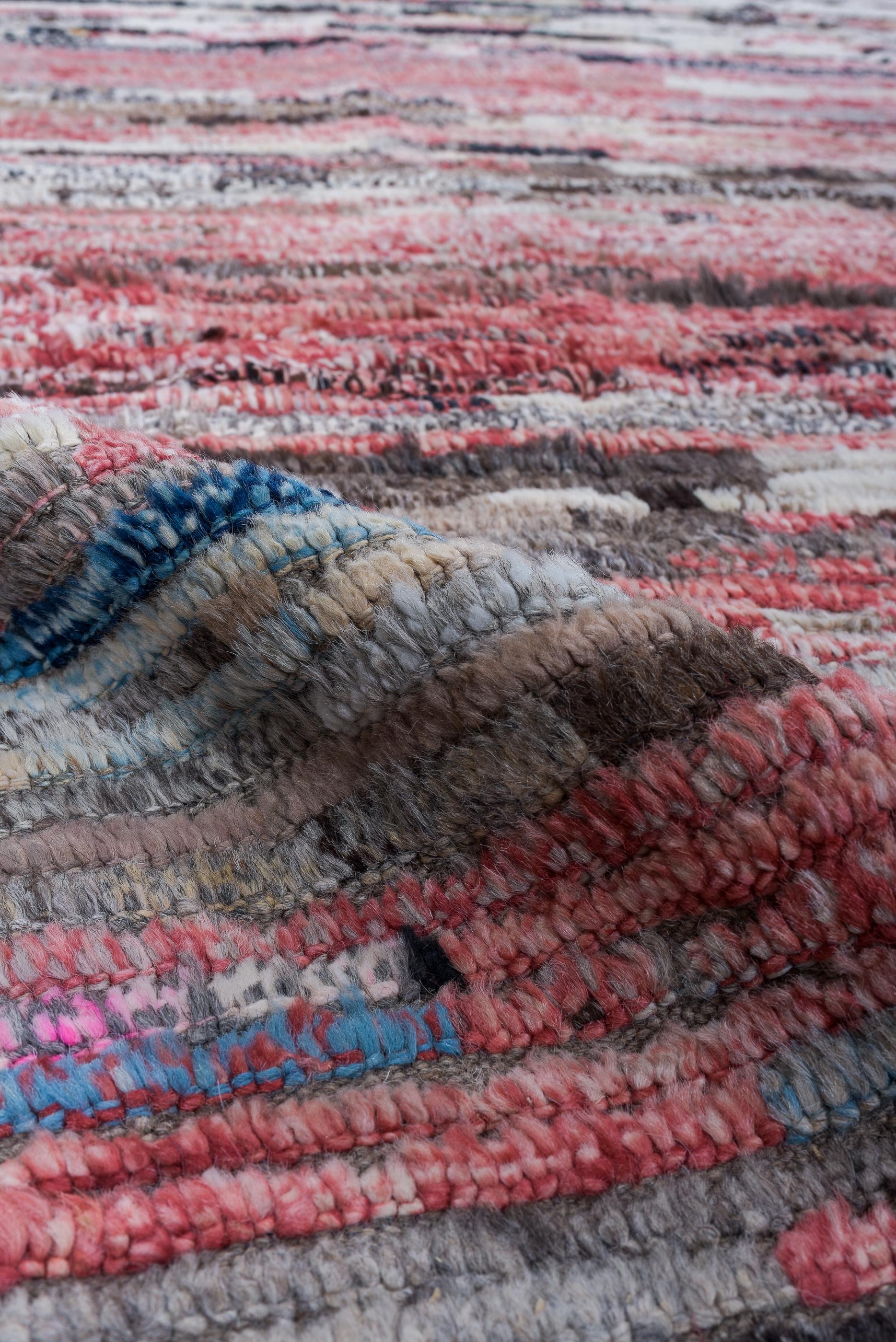 Laine Tapis Tulu rouge, bleu, anthracite et rayé en vente