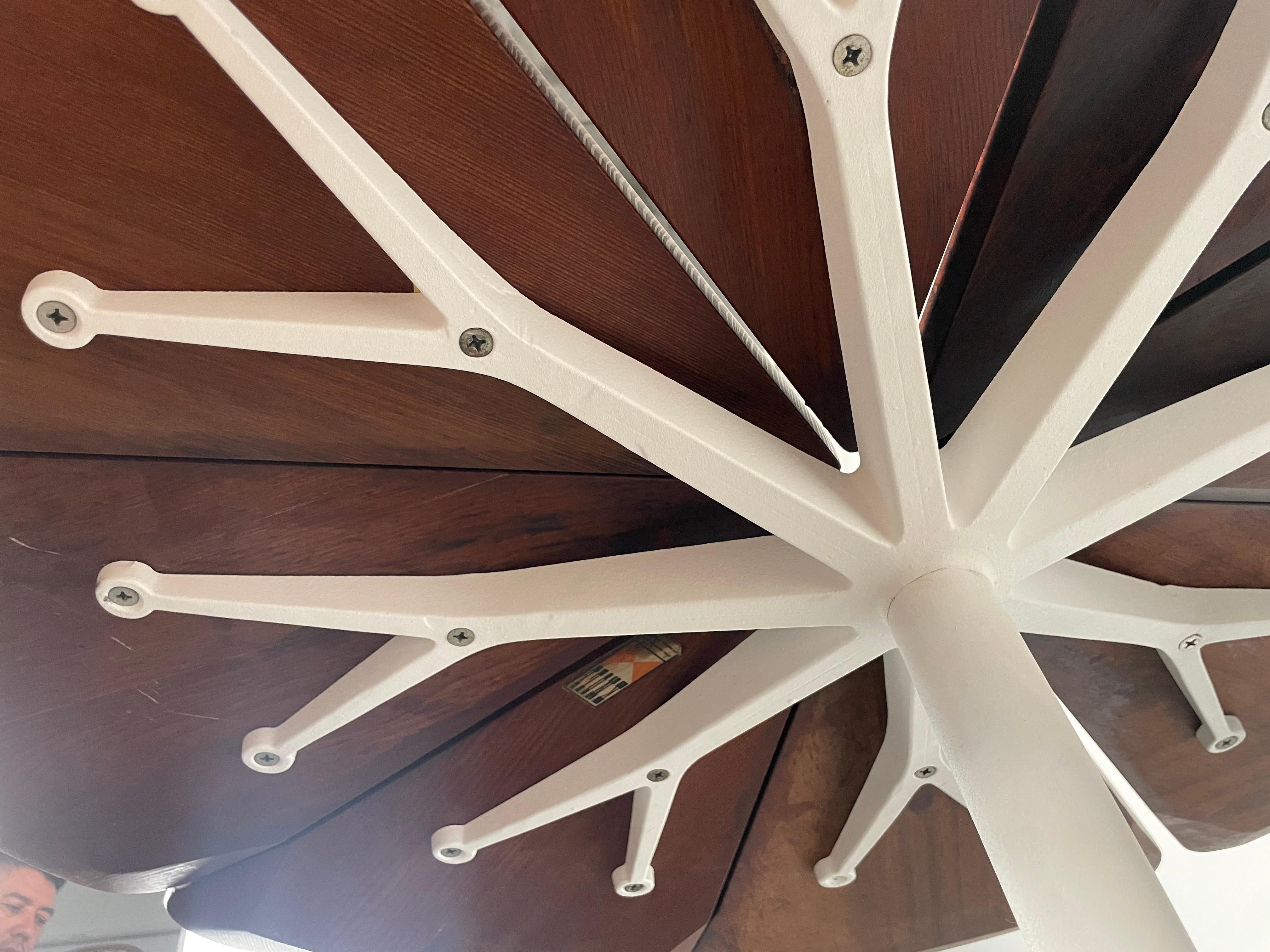 Redwood Petal Dining Table by Richard Shultz for Knoll In Excellent Condition In San Diego, CA