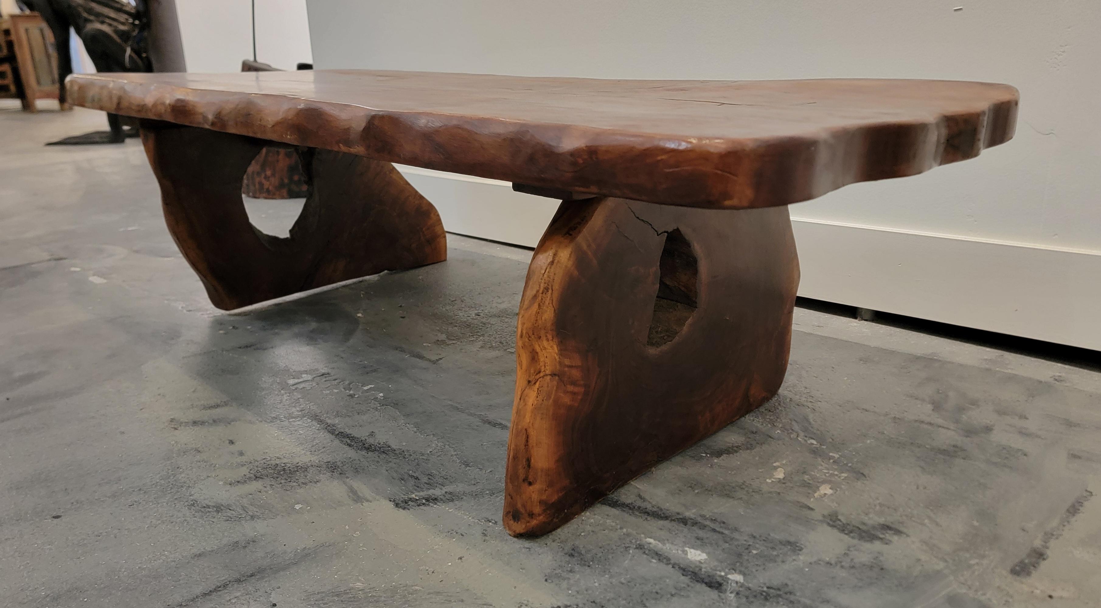 Table basse à bord vif en bois de séquoia organique et moderne Bon état - En vente à Fulton, CA