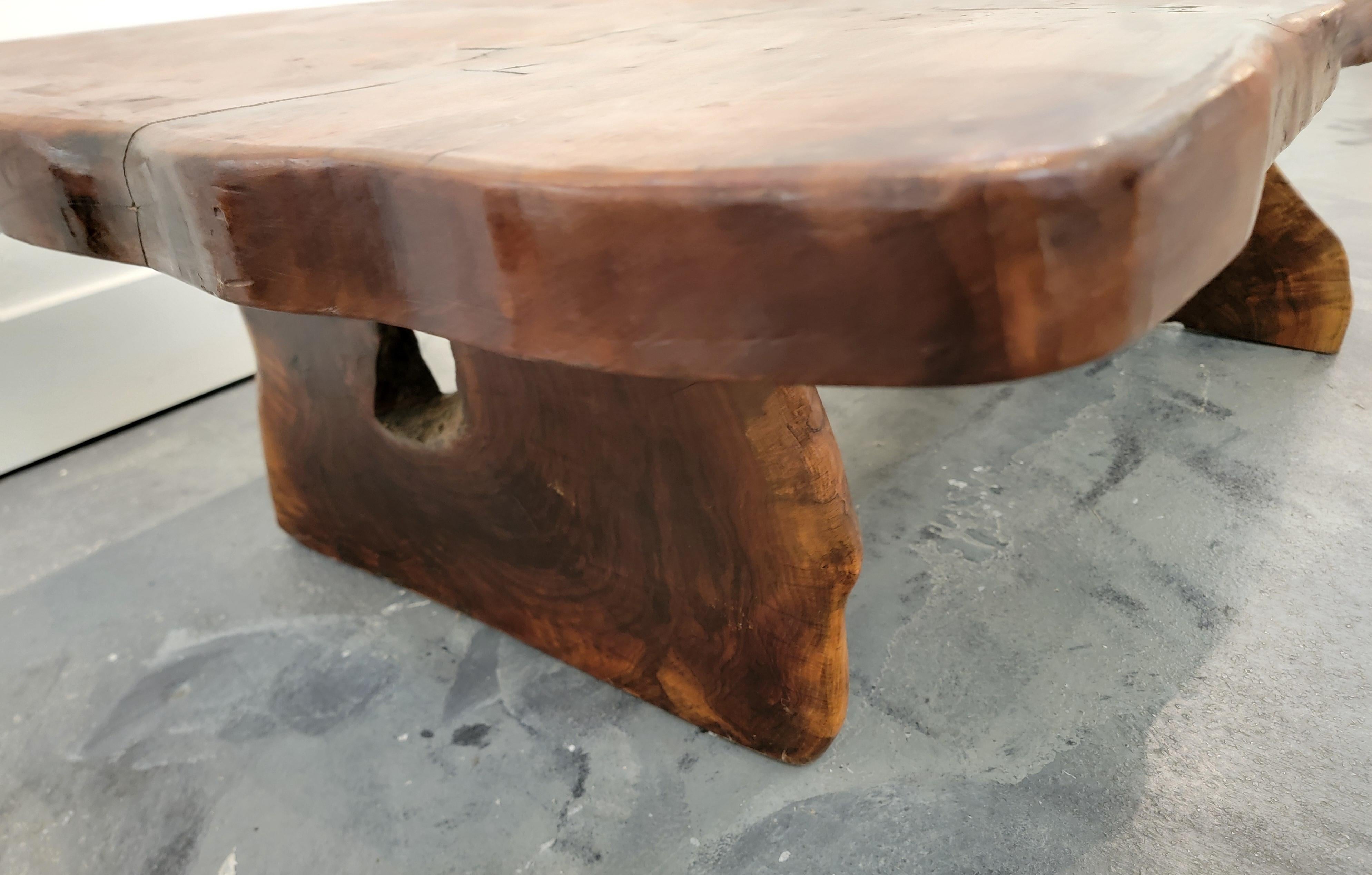 Bois Table basse à bord vif en bois de séquoia organique et moderne en vente