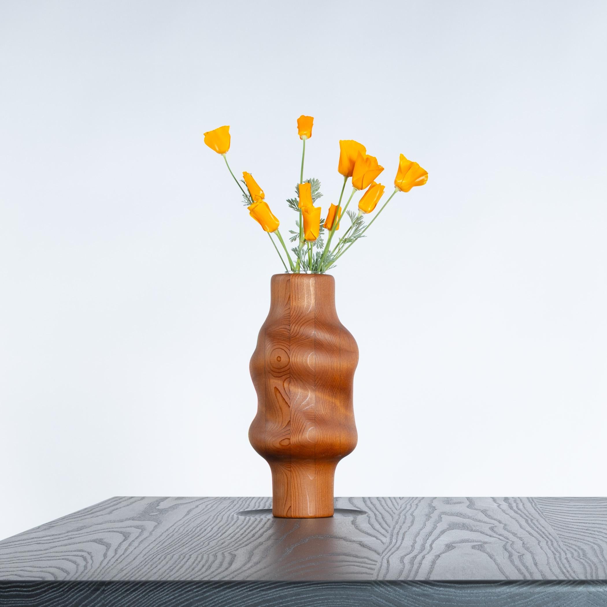 Redwood Svitok Vase aus wiederverwendetem Holz (Altholz) im Angebot