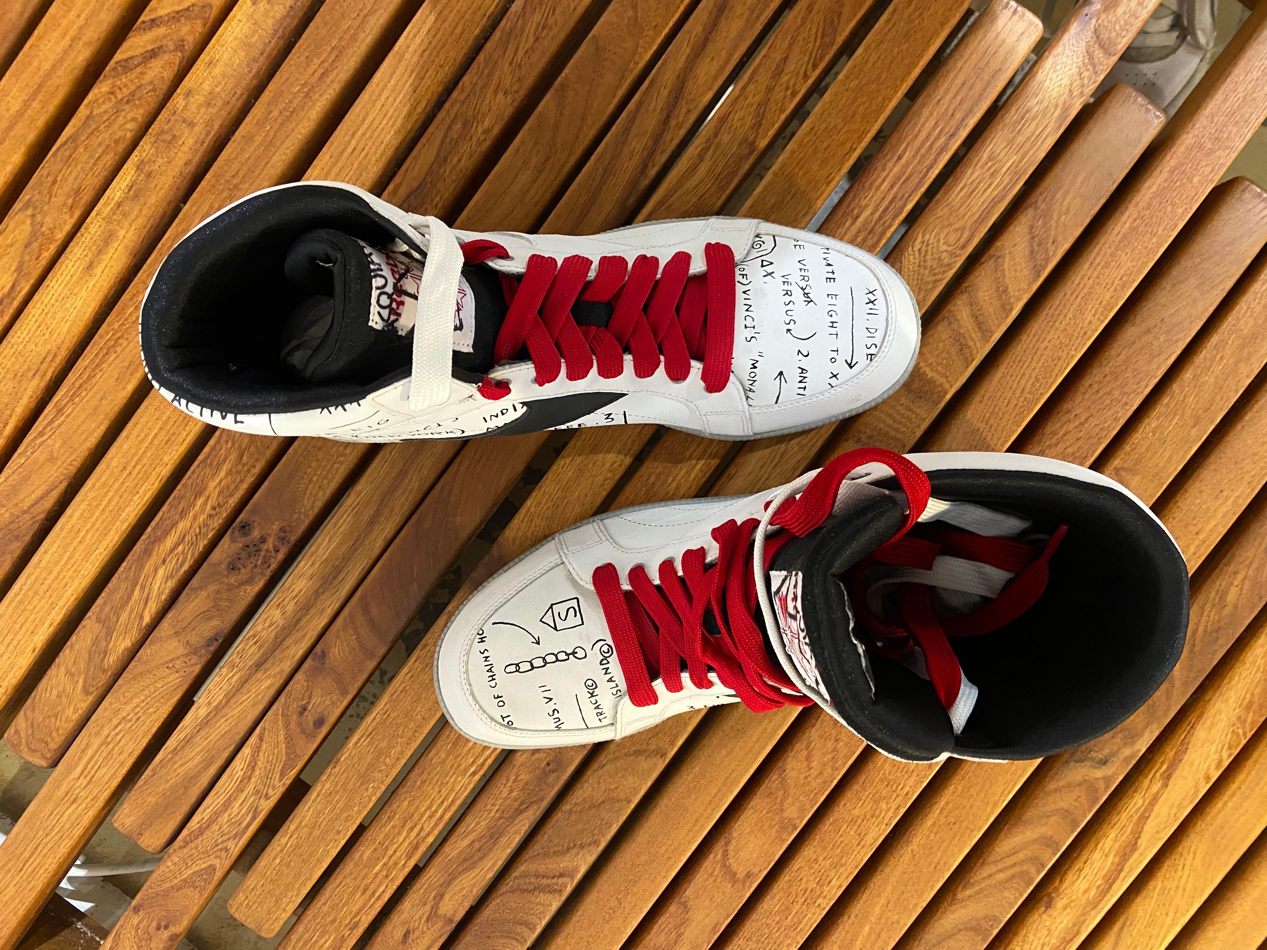 Reebok x Basquiat sneakers collection – White & Red, 2012

Limited Edition Basquiat 

Shoe size : eur 44, UK 9,5, usa 10,5

New, box is new, perfect condition

by Swizz Beatz Collection.