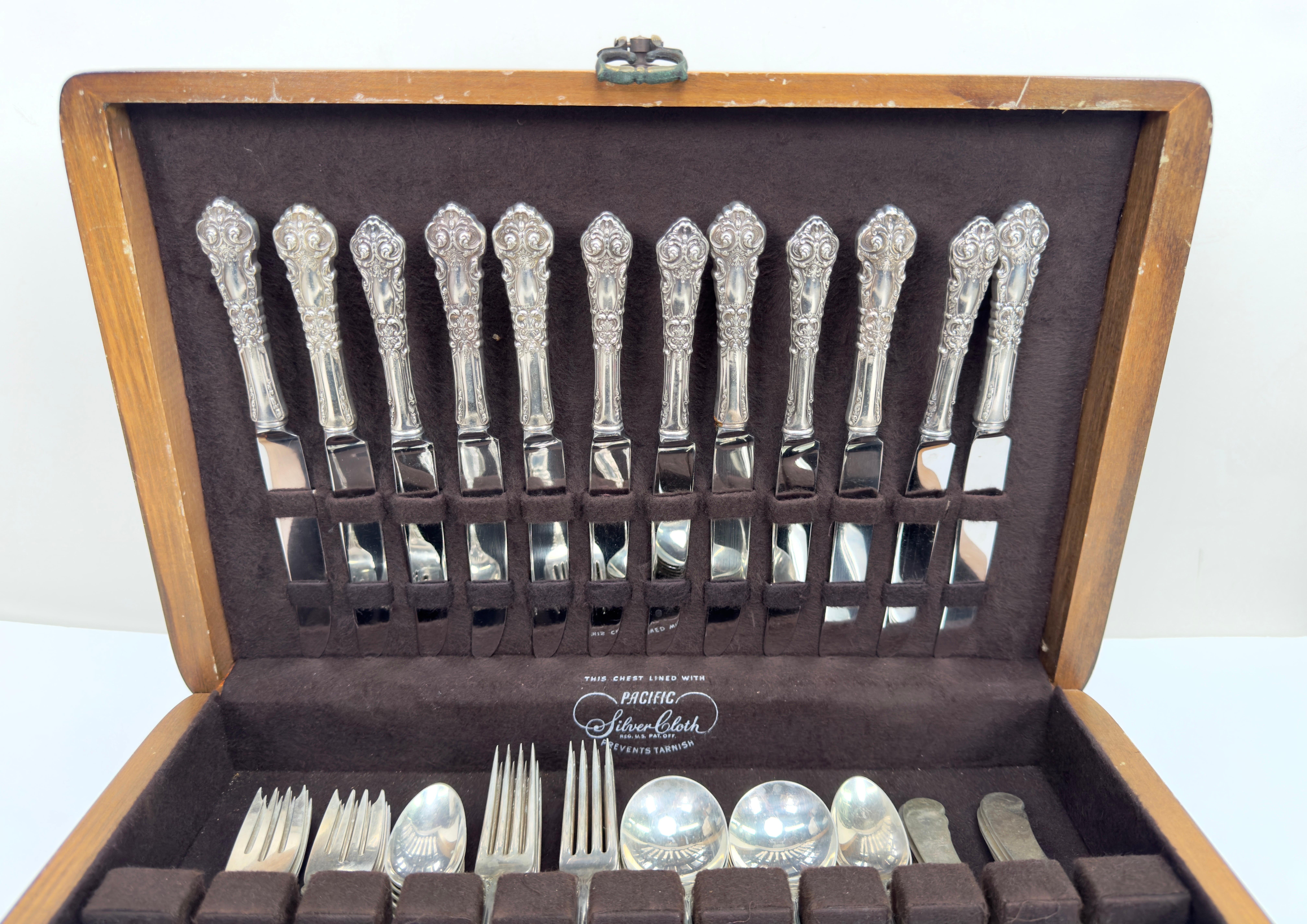 Reed and Barton Art Nouveau Serling Silver Dinner Flatware set, 72 Pcs In Good Condition In Plainview, NY