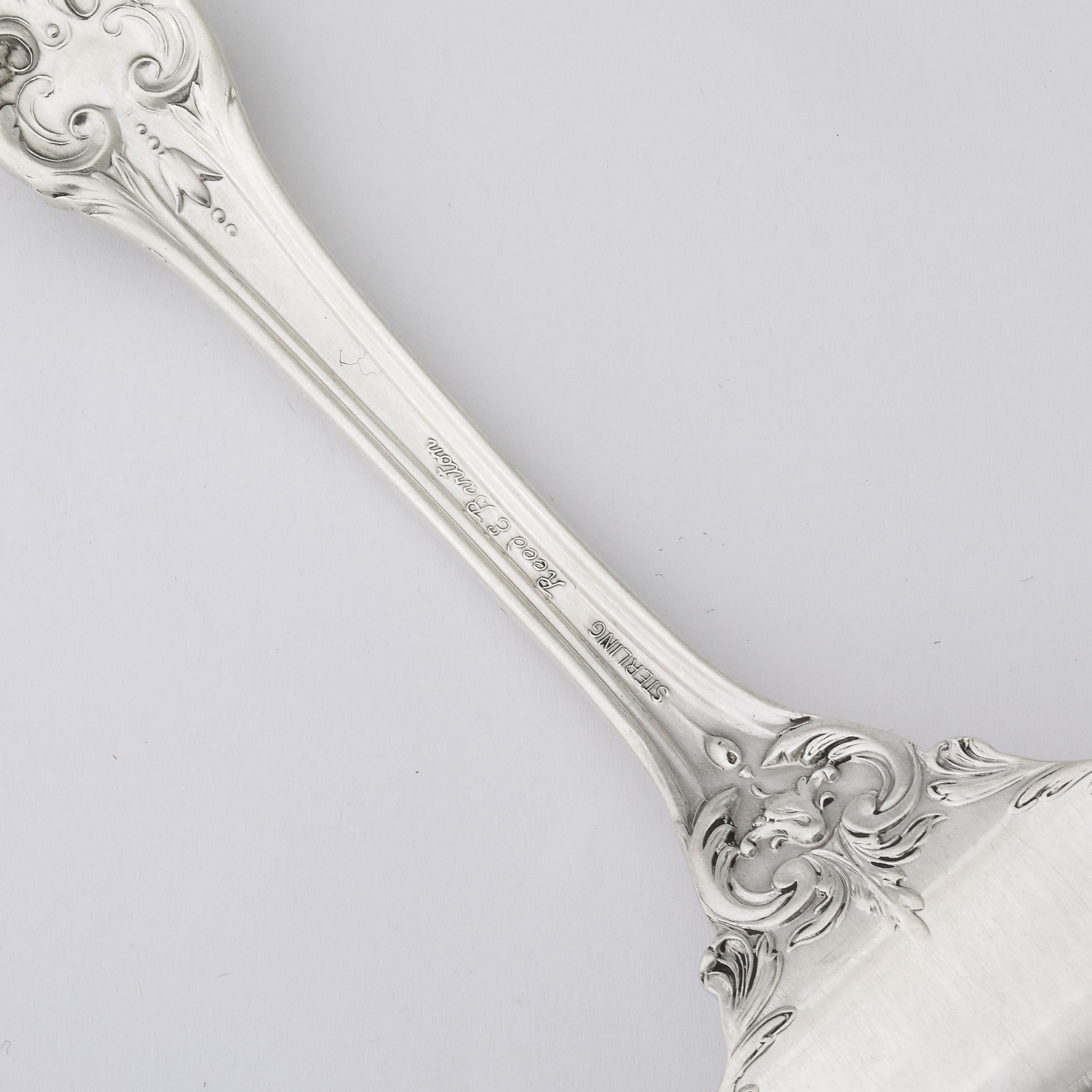 Reed and Barton Francis I Pattern Sterling Silver Serving Fork In Excellent Condition For Sale In New York, NY