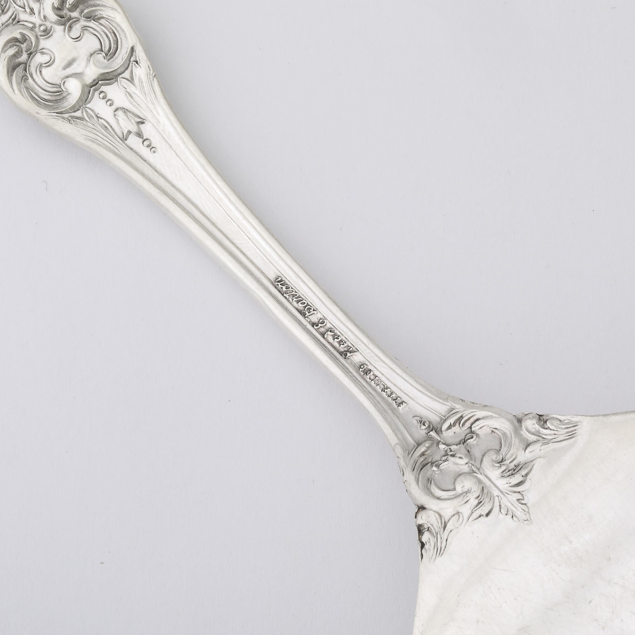 Reed and Barton Francis I Pattern Sterling Silver Serving Spoon In Excellent Condition For Sale In New York, NY