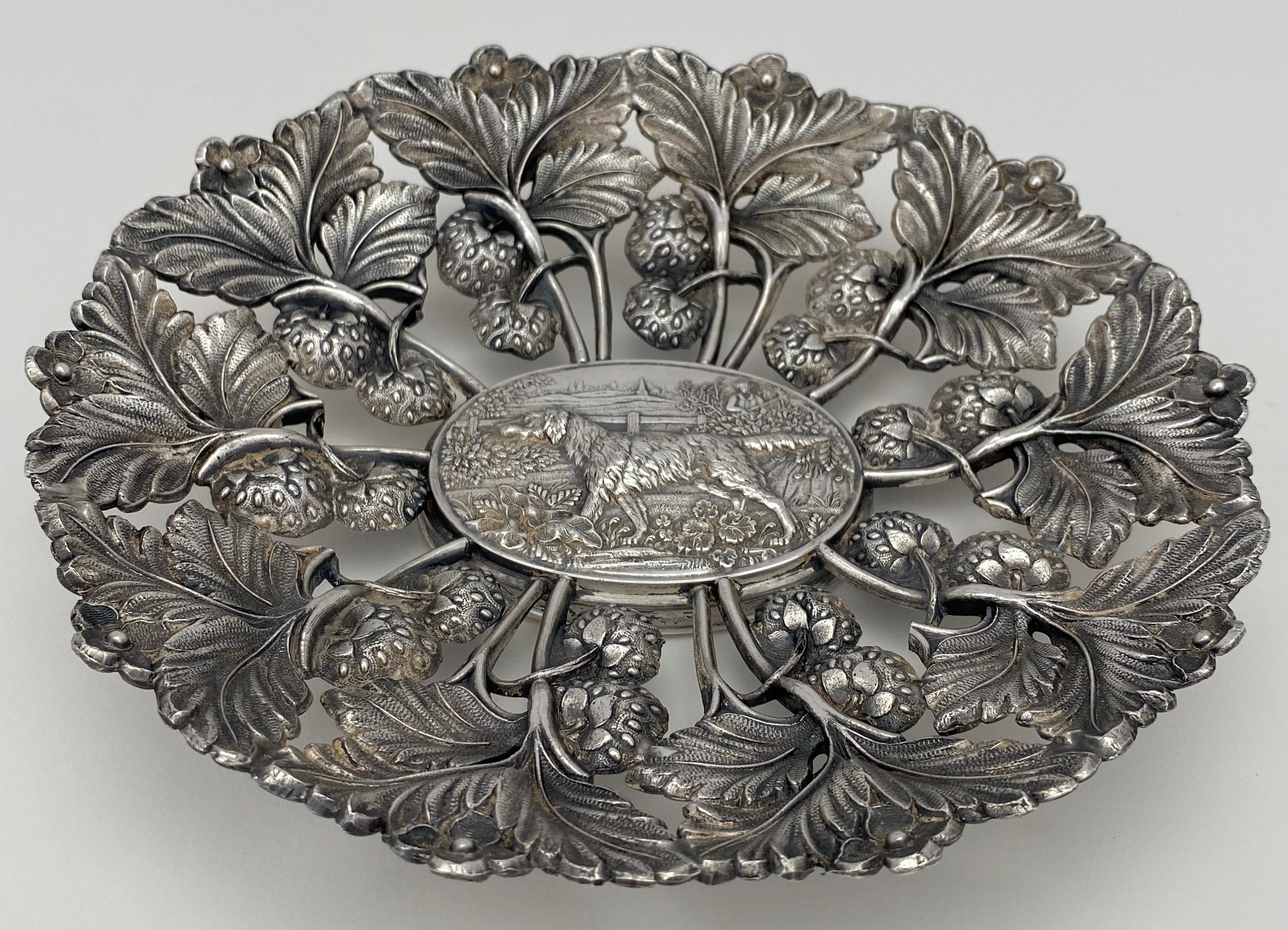 Reed & Barton Sculpted Bowl, Piatto placcato in argento con cane in vendita 1