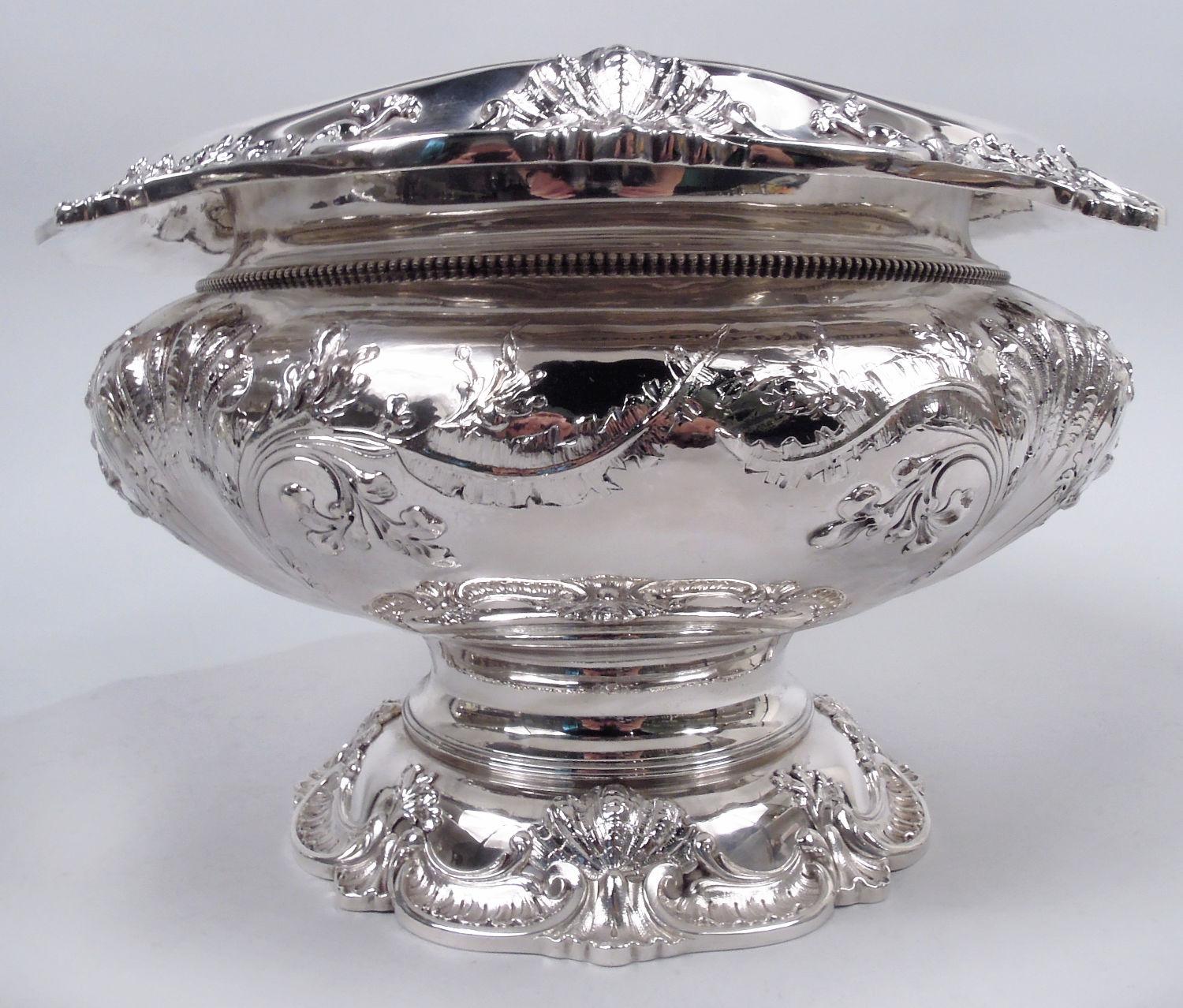 Ponchera clásica victoriana americana Reed & Barton sobre meseta Victoriano en venta