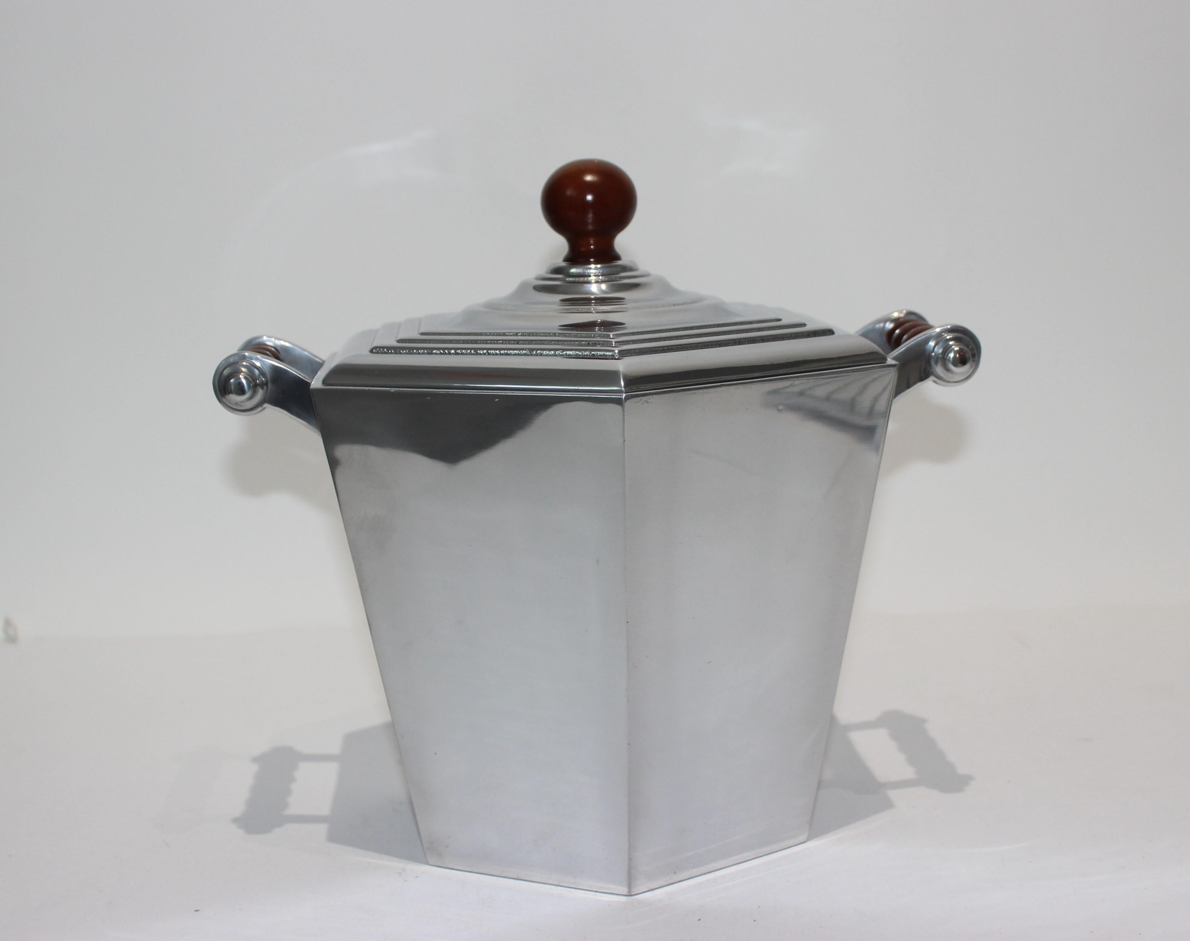 Reed & Barton Art Deco Style Aluminum Ice Bucket In Good Condition In West Palm Beach, FL