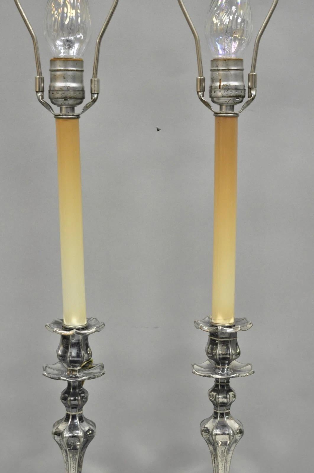 Pareja de lámparas de sobremesa Reed & Barton Art Nouveau con candelabros pequeños bañados en plata en venta 4