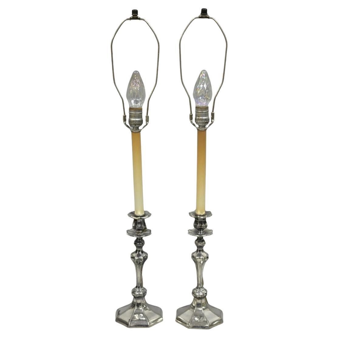 Pareja de lámparas de sobremesa Reed & Barton Art Nouveau con candelabros pequeños bañados en plata en venta