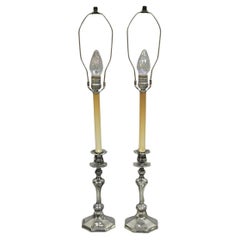 Pareja de lámparas de sobremesa Reed & Barton Art Nouveau con candelabros pequeños bañados en plata