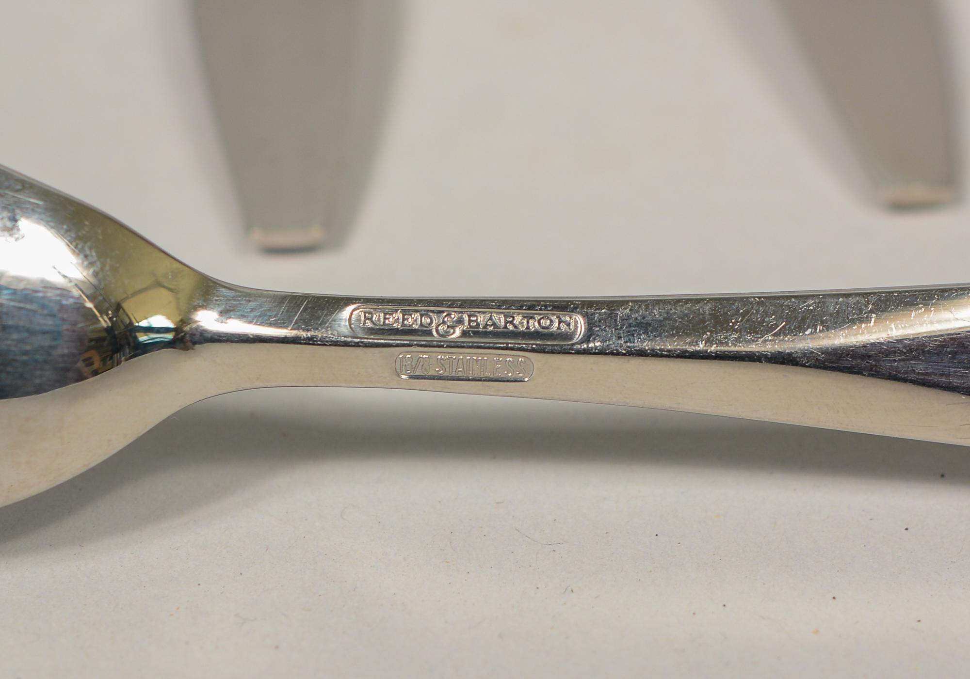 Reed & Barton Diamante Stainless Flatware Service for Eight In Good Condition For Sale In San Mateo, CA