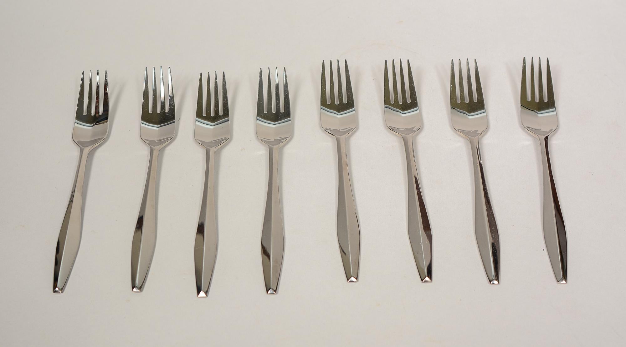 Reed & Barton Diamante Stainless Flatware Service for Eight 1