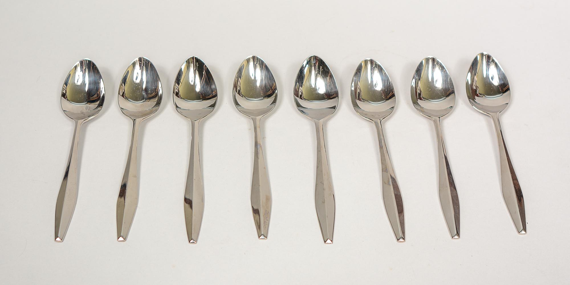 Reed & Barton Diamante Stainless Flatware Service for Eight For Sale 2