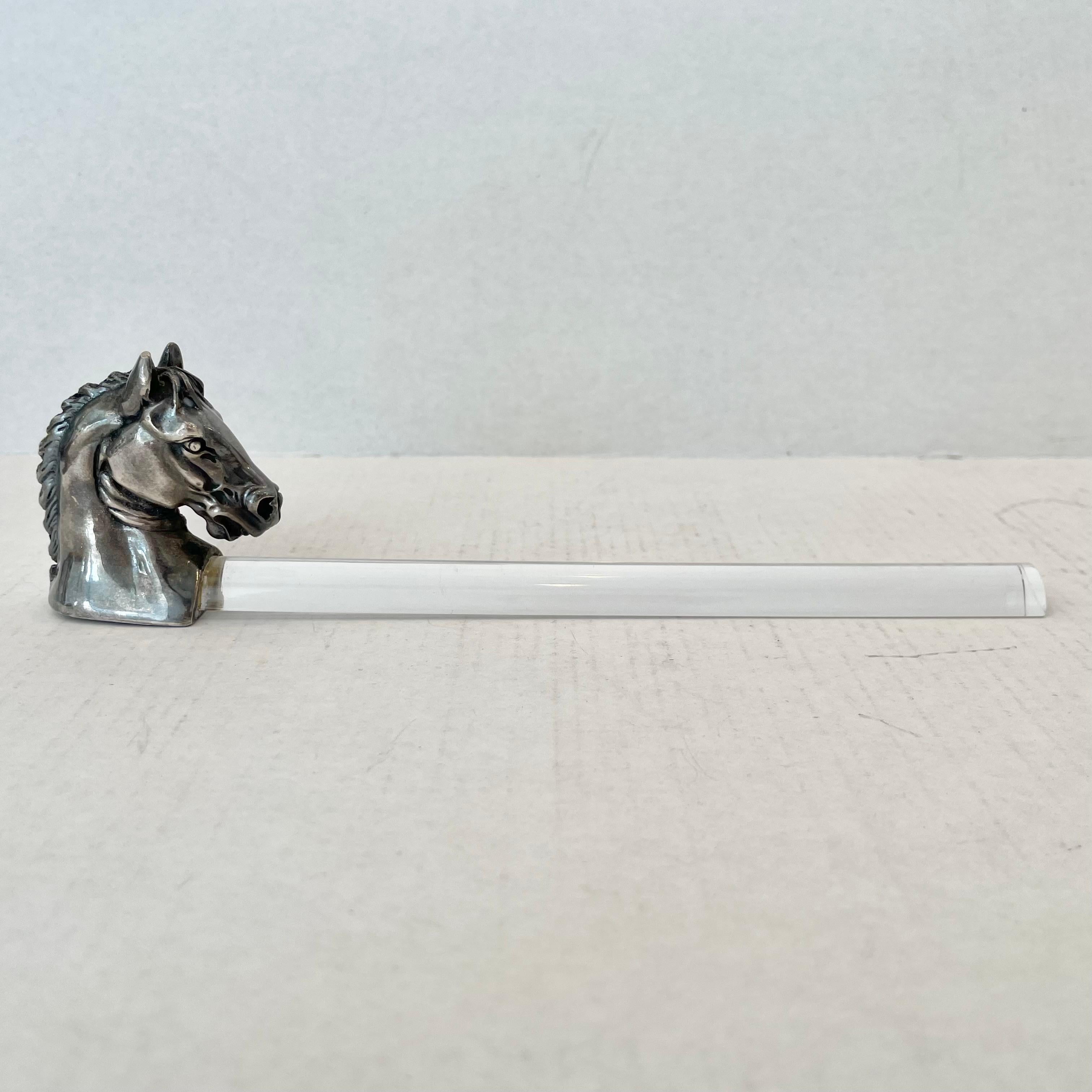 Great Reed & Barton page magnifier with a detailed horse head handle in solid silver plated metal. Reed & Barton 275 stamped on the base of the handle. Elegant patina to the silver. Great for reading or seeing in magnification. This piece is a