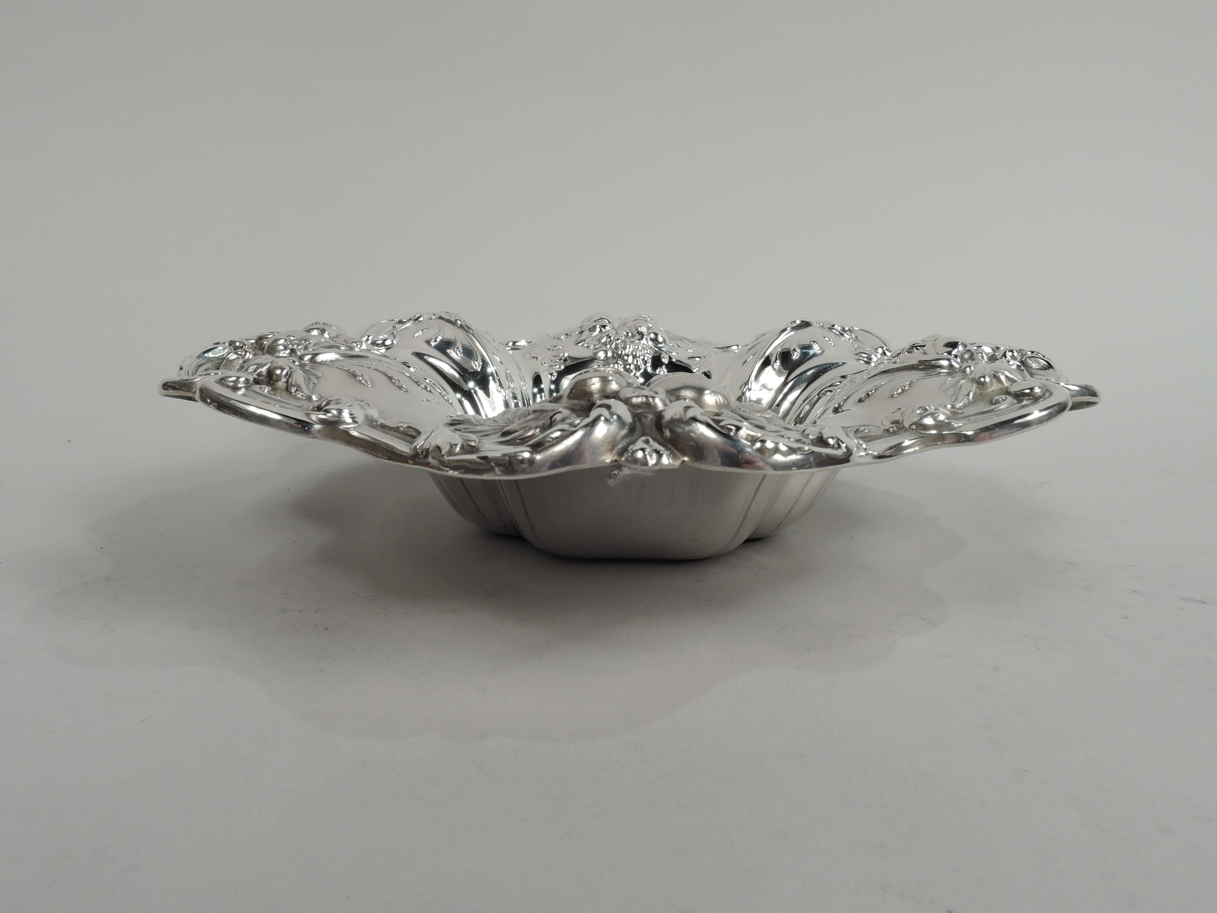 Francis I sterling silver bowl. Made by Reed & Barton in Taunton, Mass. in 1956. Quatrefoil well and wide flared mouth with wavy scrolled rim. Chased and embossed fruits. A nice piece in the classic French Renaissance pattern. Fully marked including