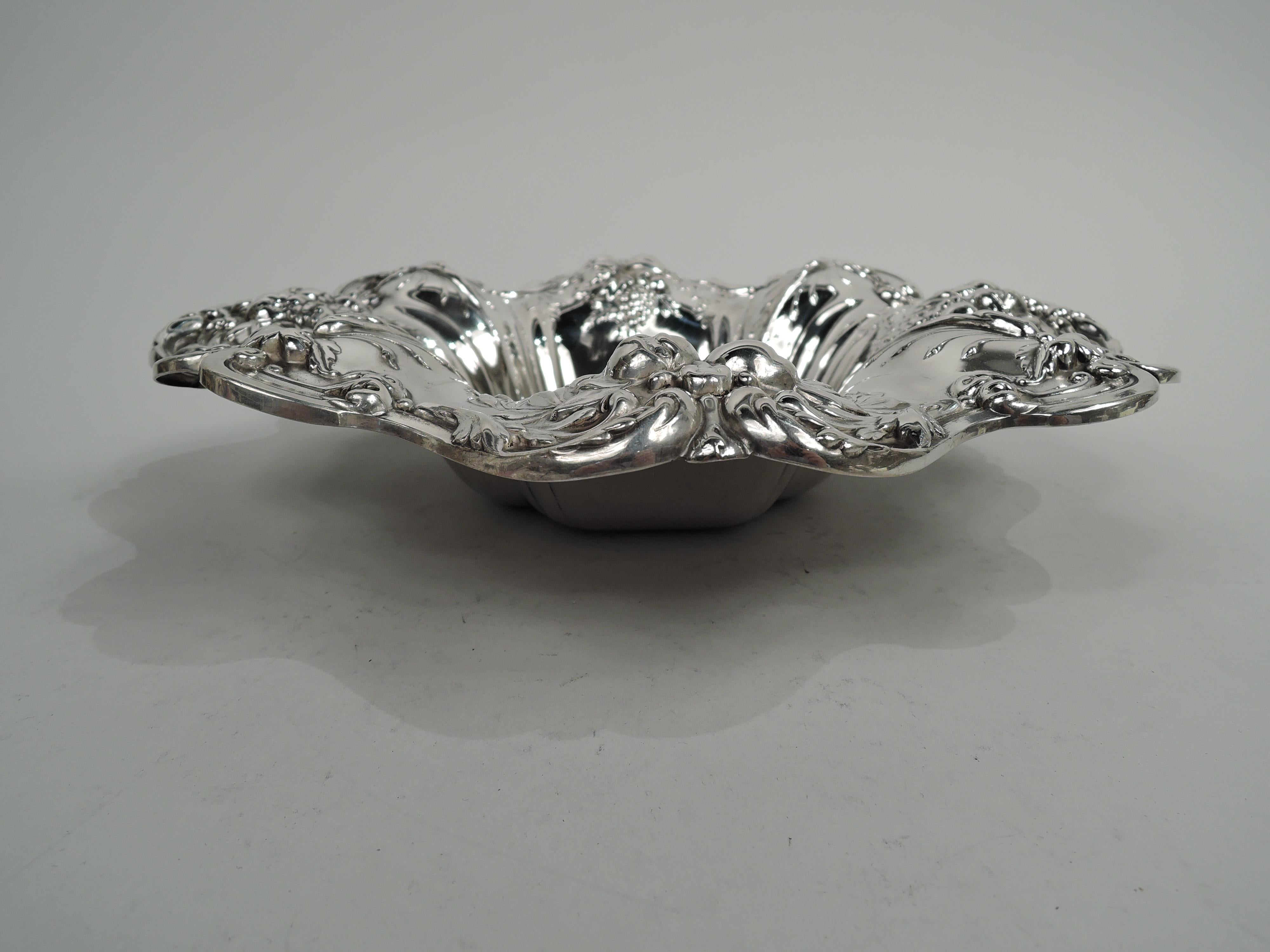Francis I sterling silver bowl. Made by Reed & Barton in Taunton, Mass. in 1950. Quatrefoil well and wide flared mouth with wavy scrolled rim. Chased and embossed fruits. A nice piece in the Classic French Renaissance pattern. Fully marked including