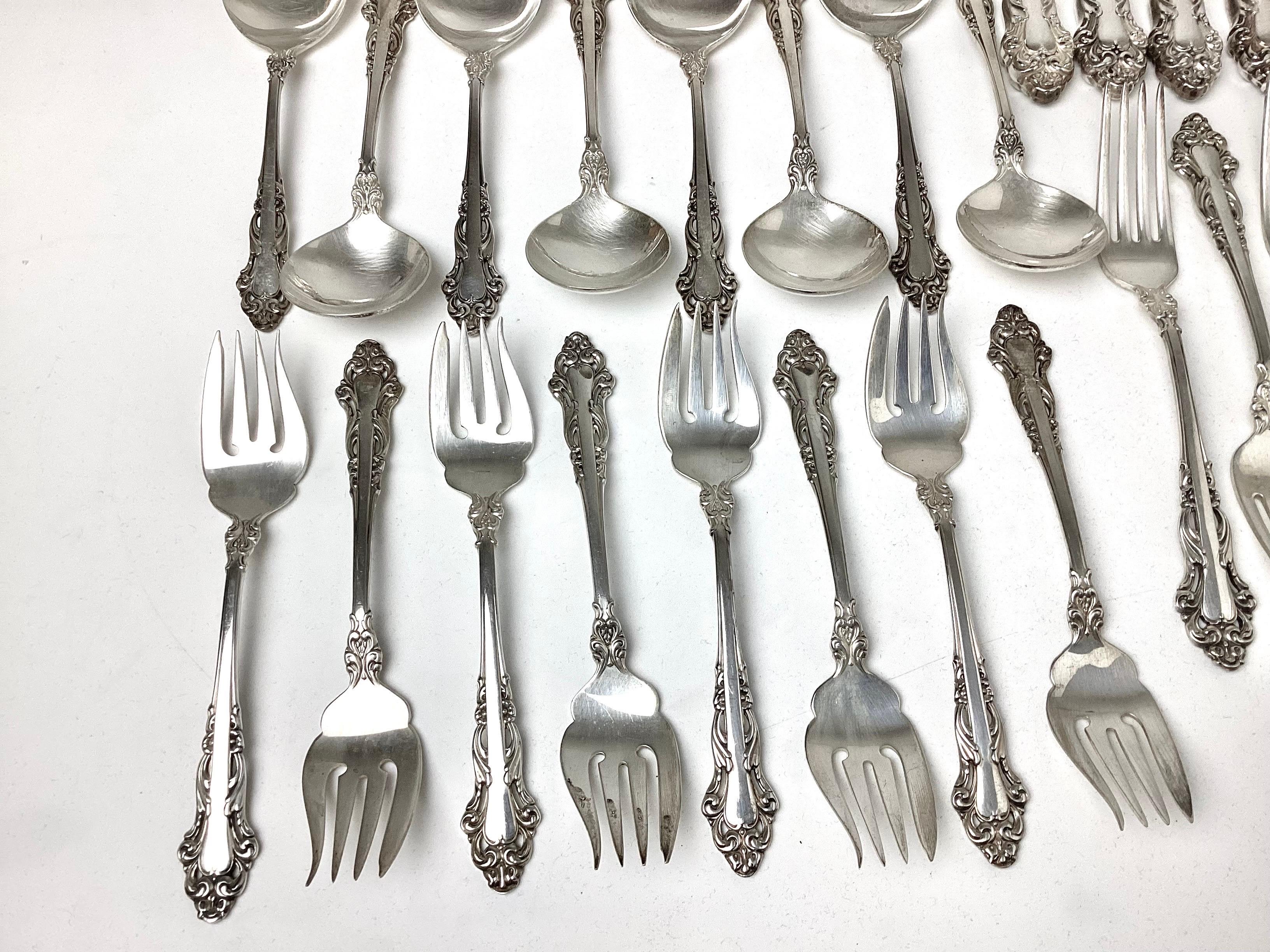 Reed & Barton Grande Renaissance Sterling Flatware Setting for 8 In Excellent Condition In Lambertville, NJ