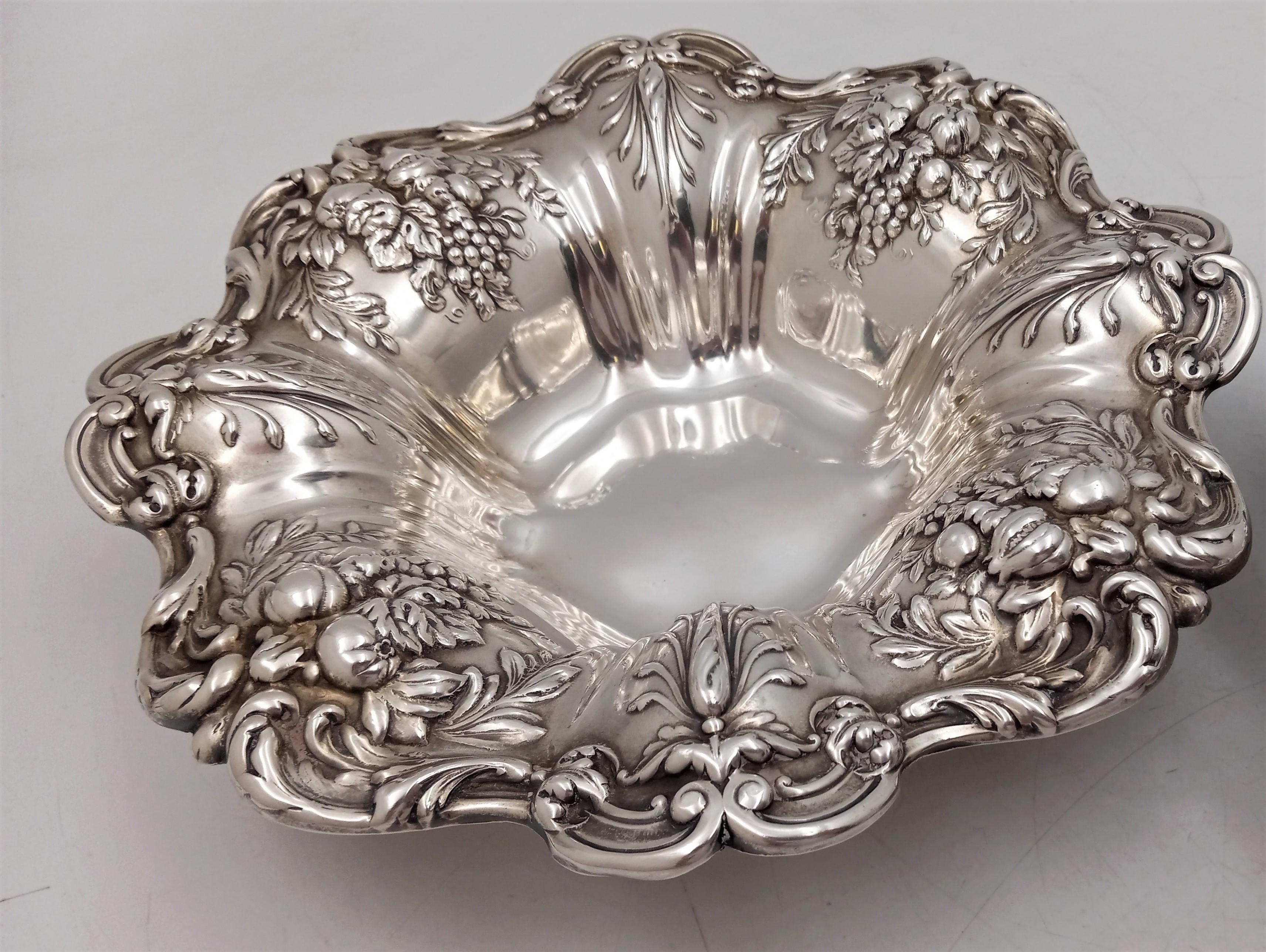 Reed & Barton Pair of Sterling Silver Francis I Bowls/ Dishes Art Nouveau Style In Good Condition In New York, NY