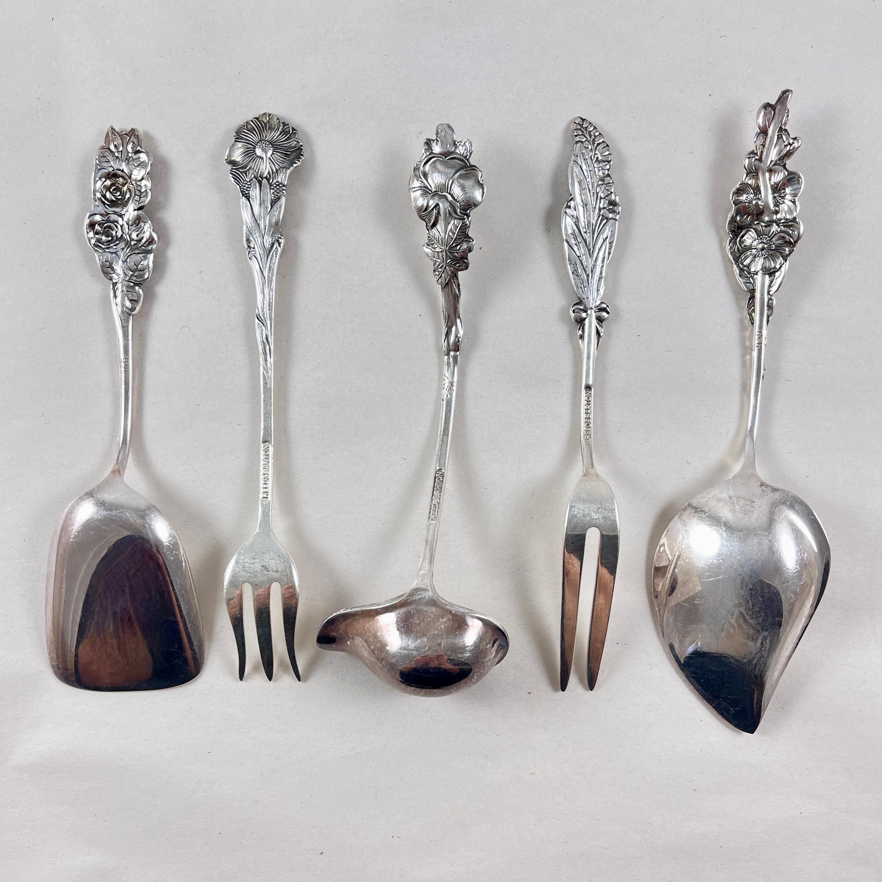 20ième siècle Reed & Barton Service à condiments Harlequin Rose en métal argenté, 5 pièces en vente