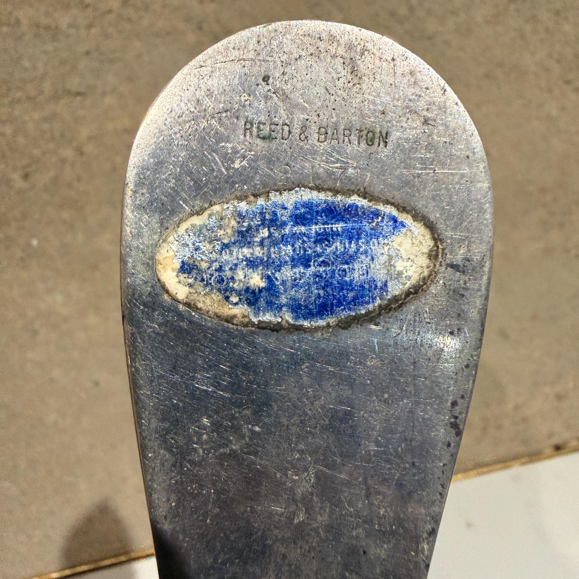 Milieu du XXe siècle Reed & Barton Silver Plate Shoe Horn Mid Century Modern Patinated (corne à chaussures en métal argenté) en vente