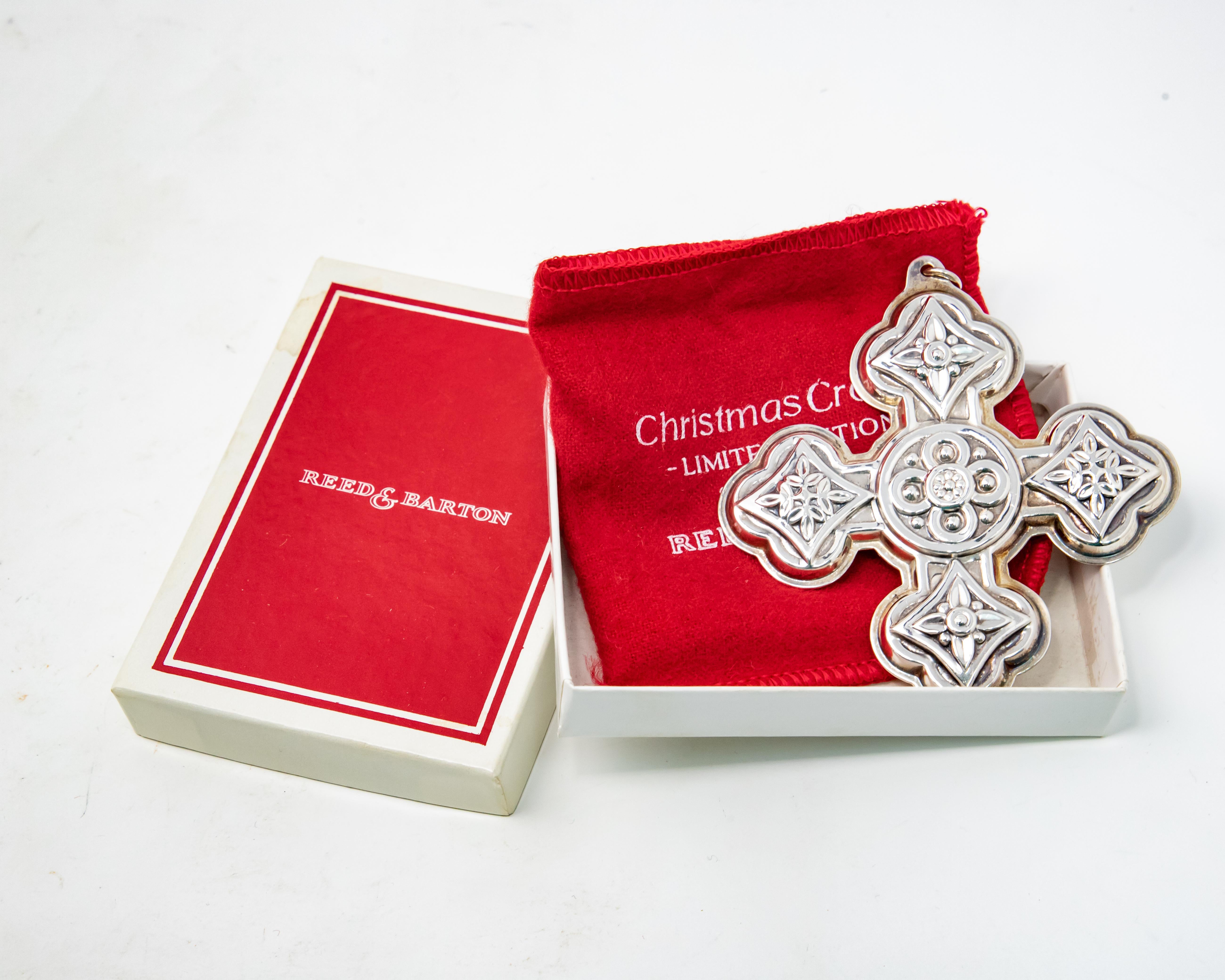 Offering a beautiful Reed & Barton 1971 Christmas cross. This is the 1st in the Annual Series. Also has the original box and velvet bag. Hallmarked on the back with 1971 Christmas Cross and Reed & Barton Sterling.