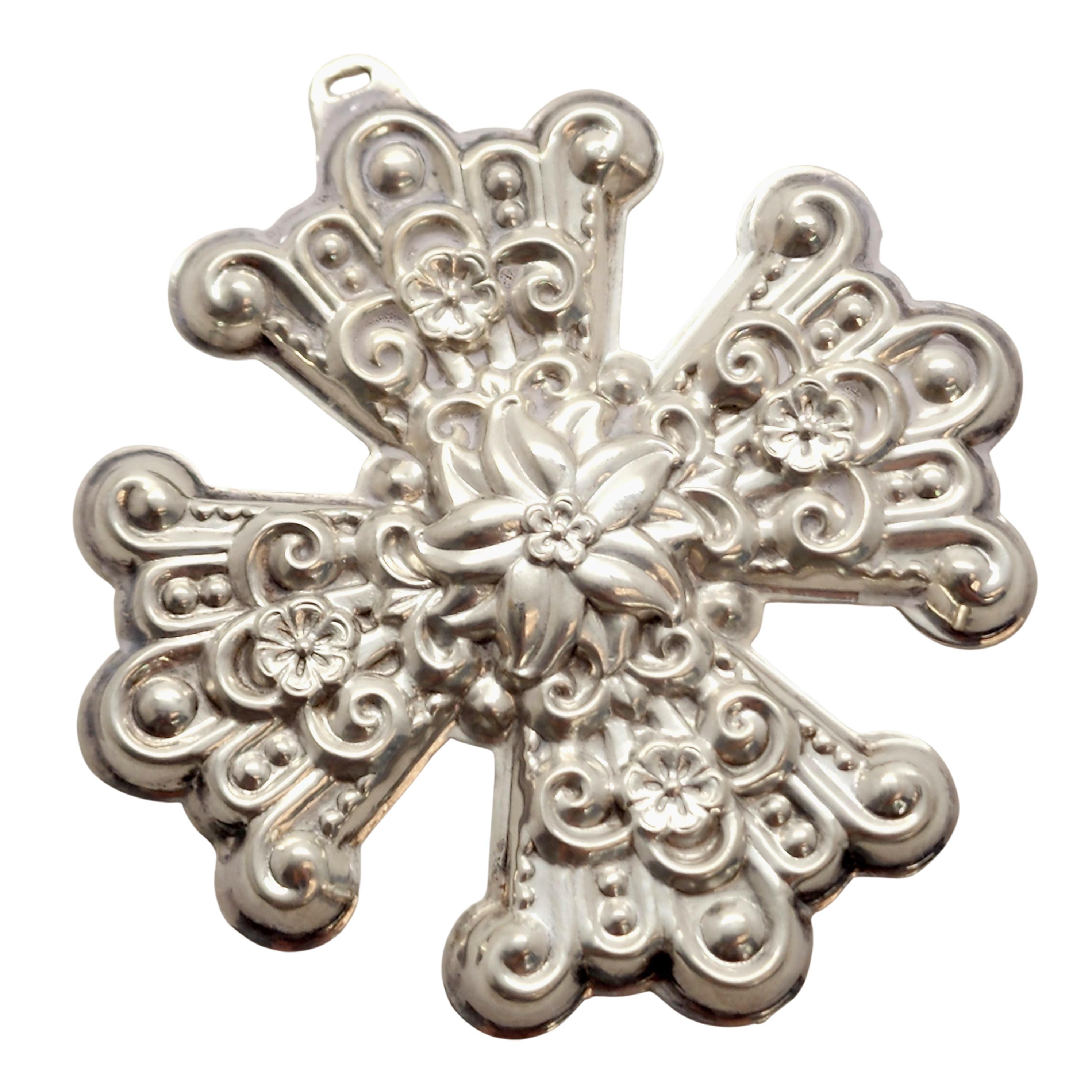 Women's Reed & Barton Sterling Silver 1974 Christmas Cross Ornament (A) #12858 For Sale