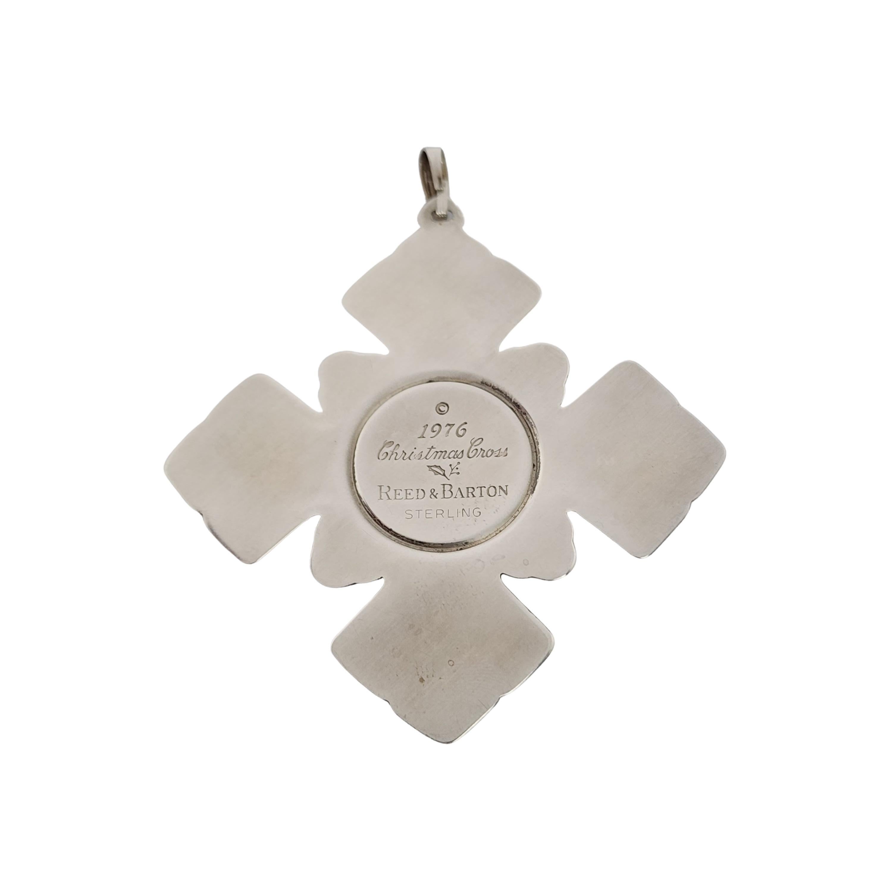 Reed & Barton sterling silver Christmas Cross ornament from 1976.

Since 1970, Reed & Barton has been celebrating the season with a yearly version of the Christmas Cross, creating a beautiful tradition of sparkling art.

Measures approx 3 1/4