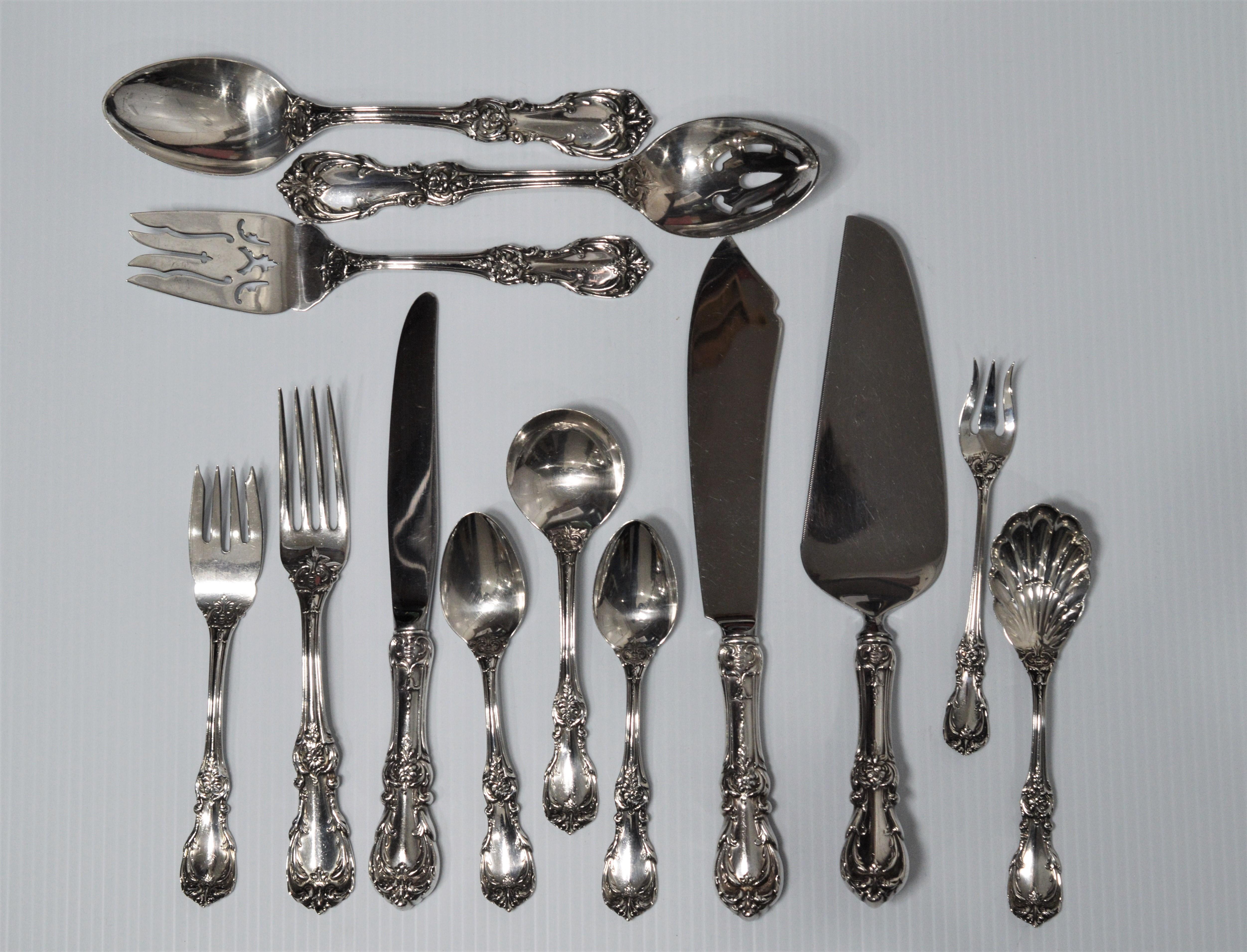 Reed & Barton Sterling Silver Burgundy Flatware Set Service for 12+ '79 P' In Good Condition For Sale In Mount Kisco, NY