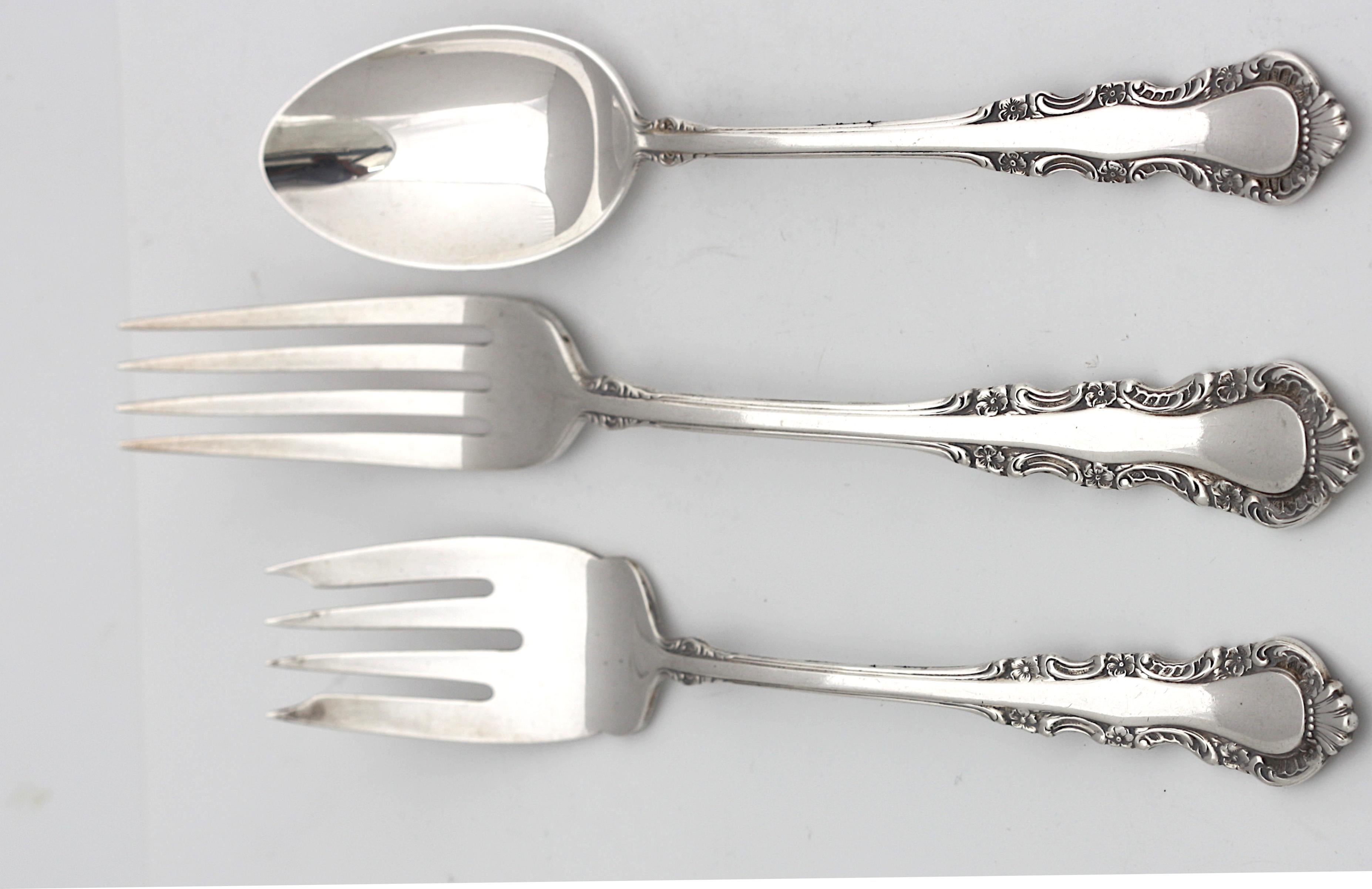  Reed & Barton Sterling Silver Fifty-Nine Piece Flatware Service  For Sale 2