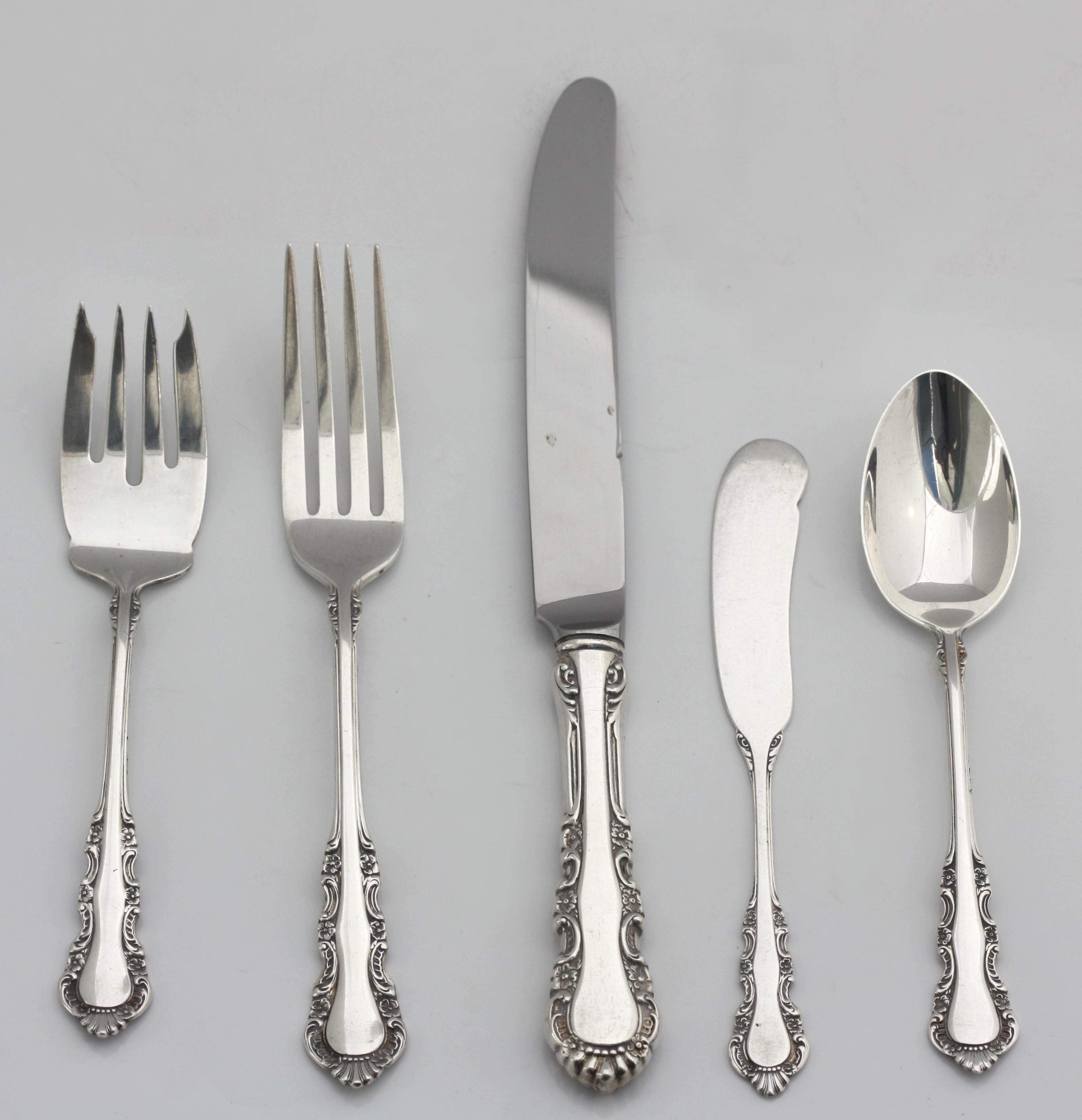  Reed & Barton Sterling Silver Fifty-Nine Piece Flatware Service  For Sale 3