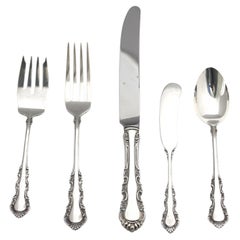 Cubertería de plata de ley Reed & Barton de cincuenta y nueve piezas