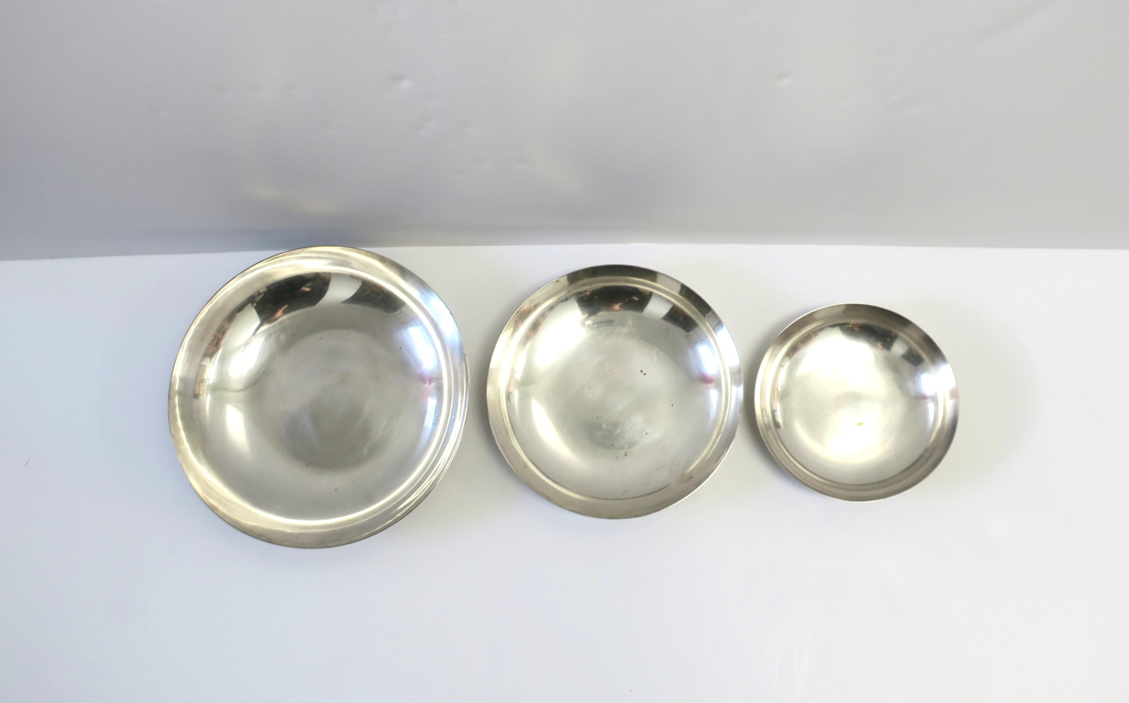 20th Century Reed & Barton Sterling Silver Plate Serving Bowls, Set of 3 For Sale