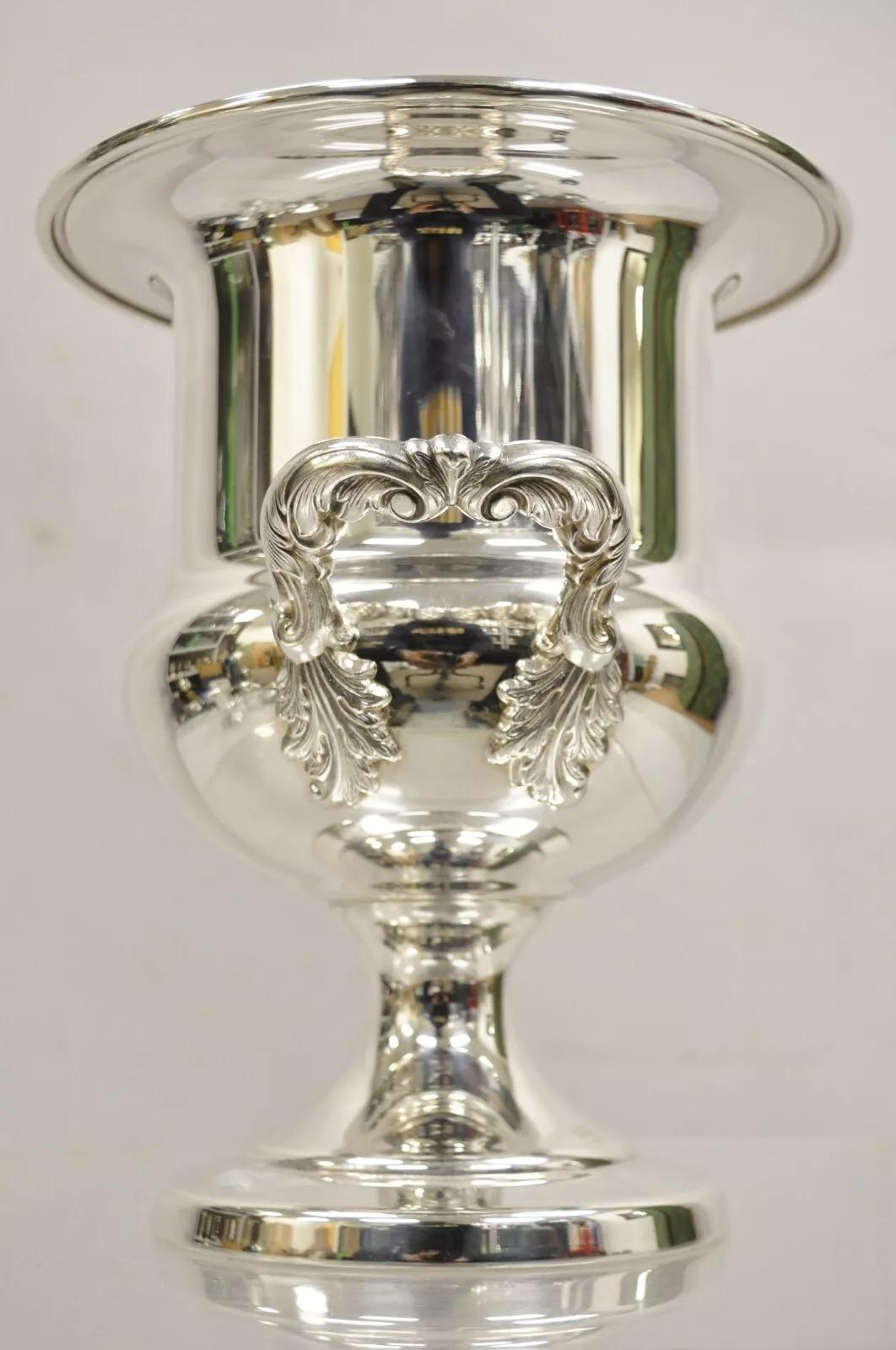 Reed & Barton Copa trofeo de doble asa bañada en plata Cubitera enfriadora de champán Victoriano en venta